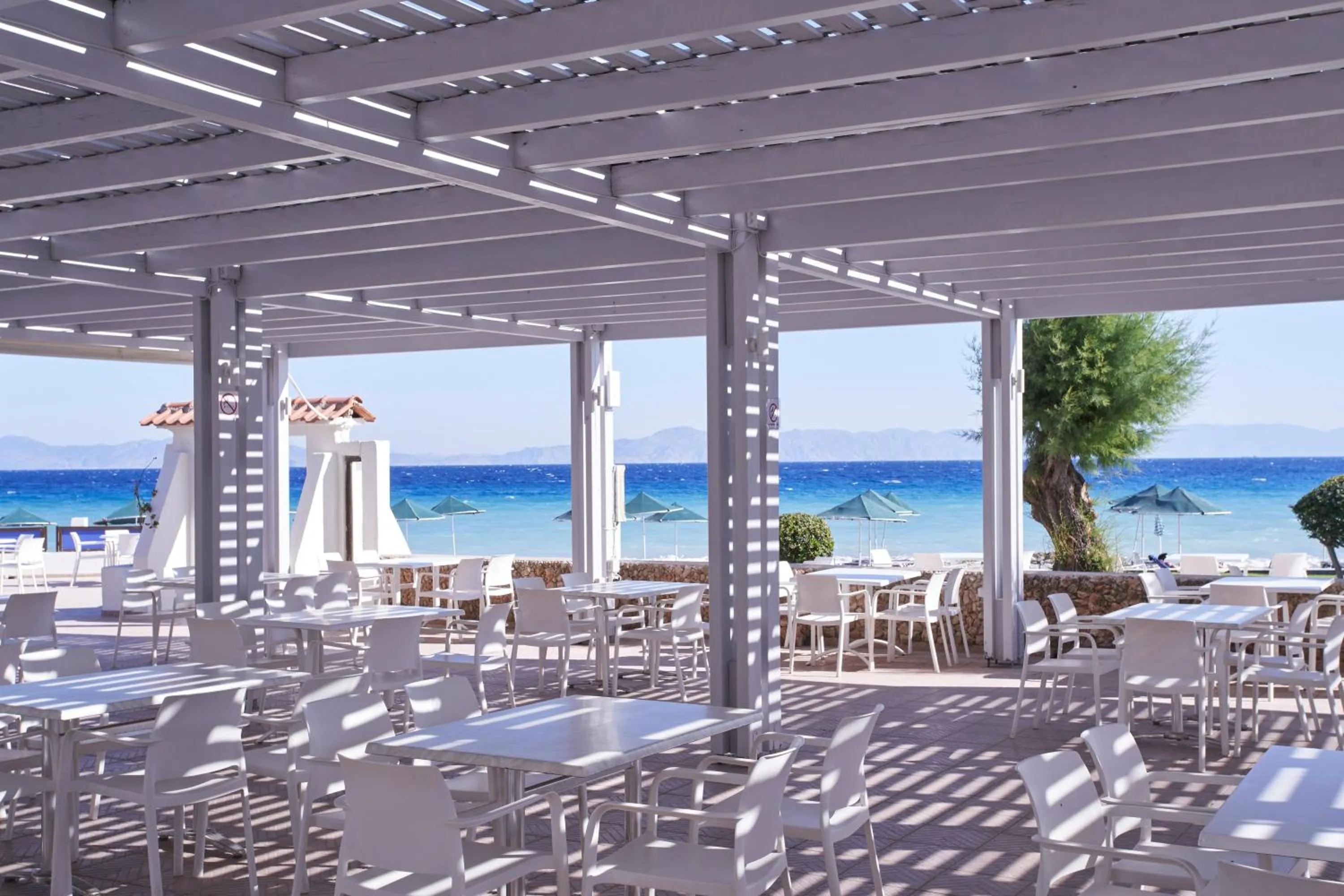 Restaurant/Places to Eat in Blue Bay Resort