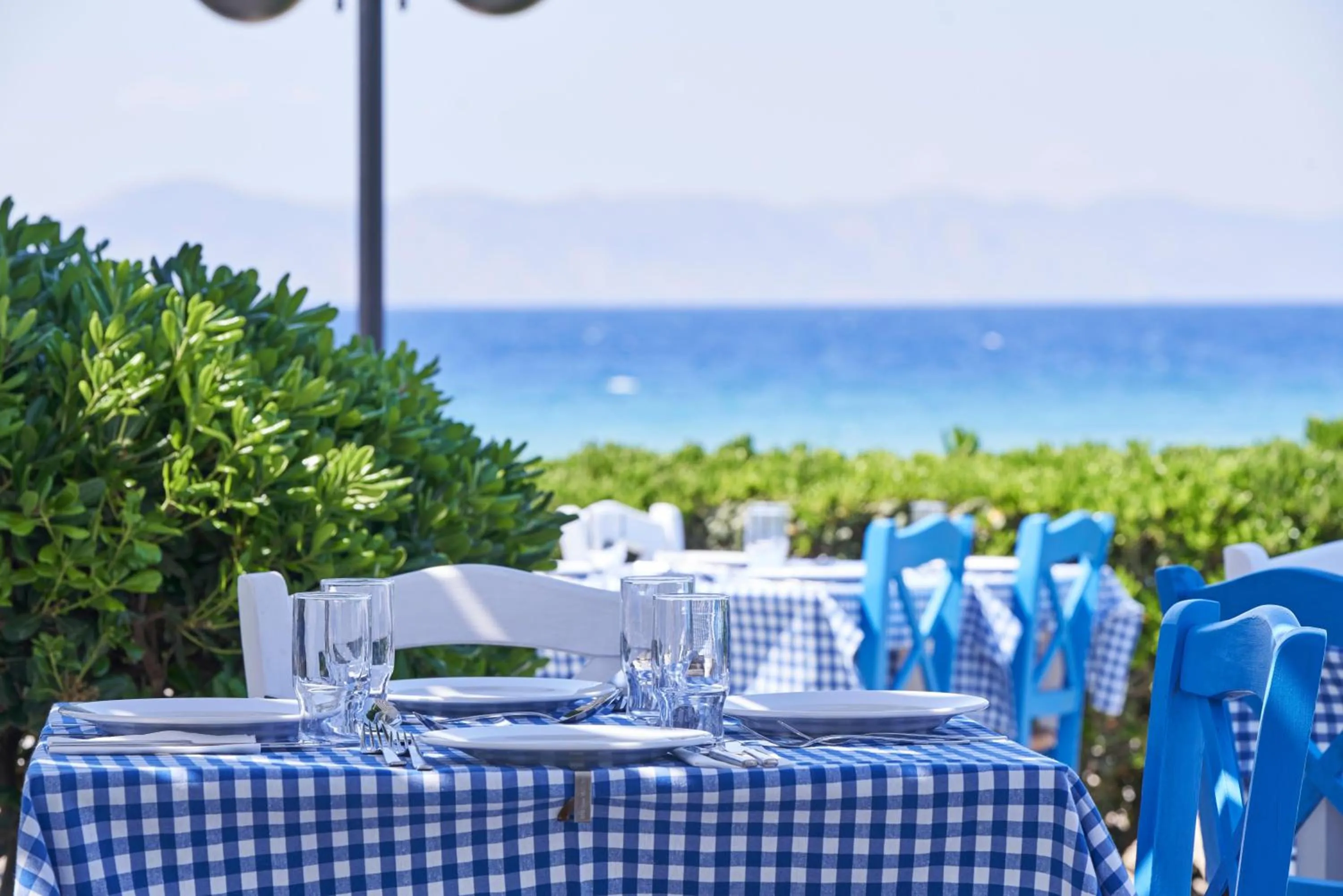 Restaurant/Places to Eat in Blue Bay Resort