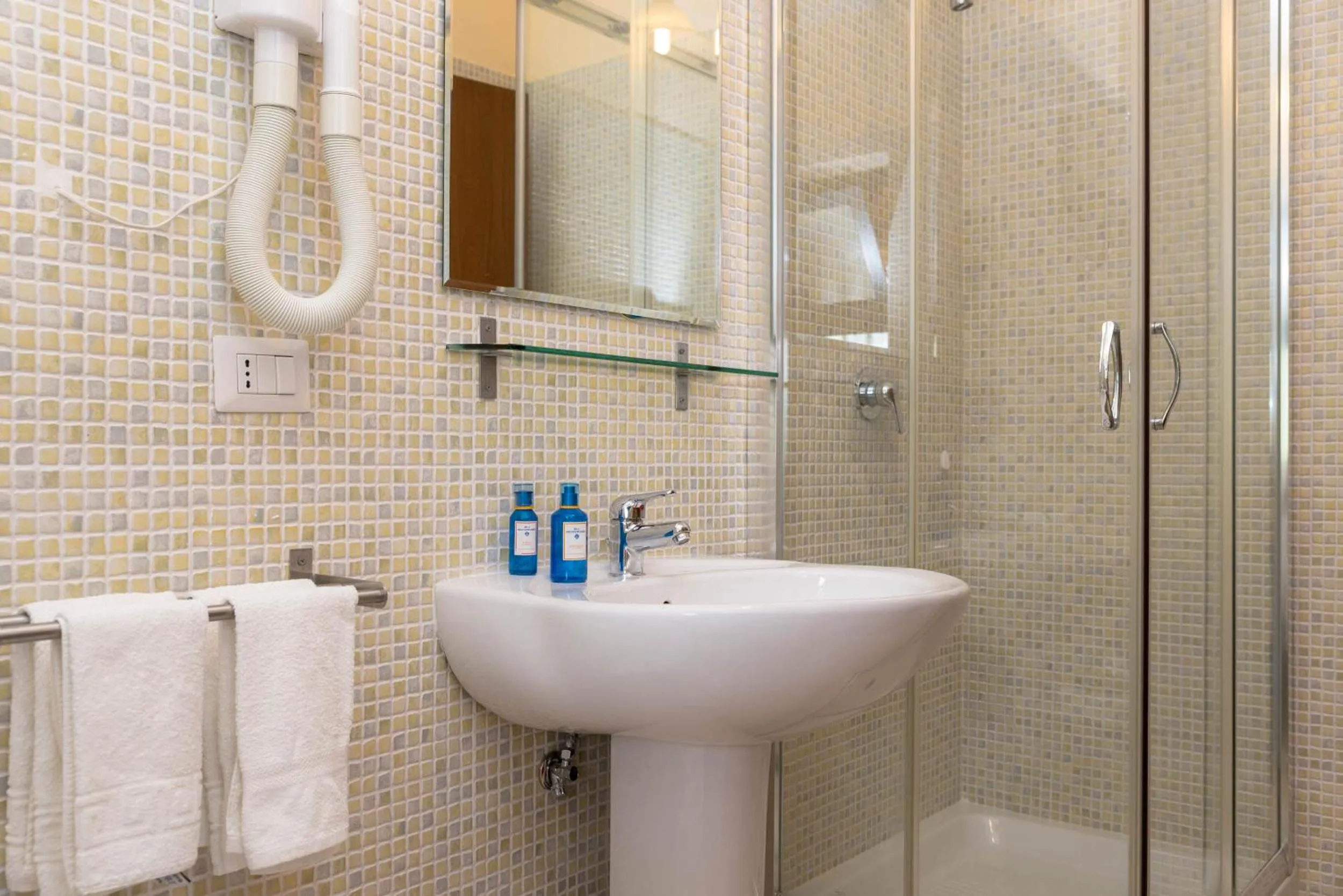 Shower in Hotel Villa Rita