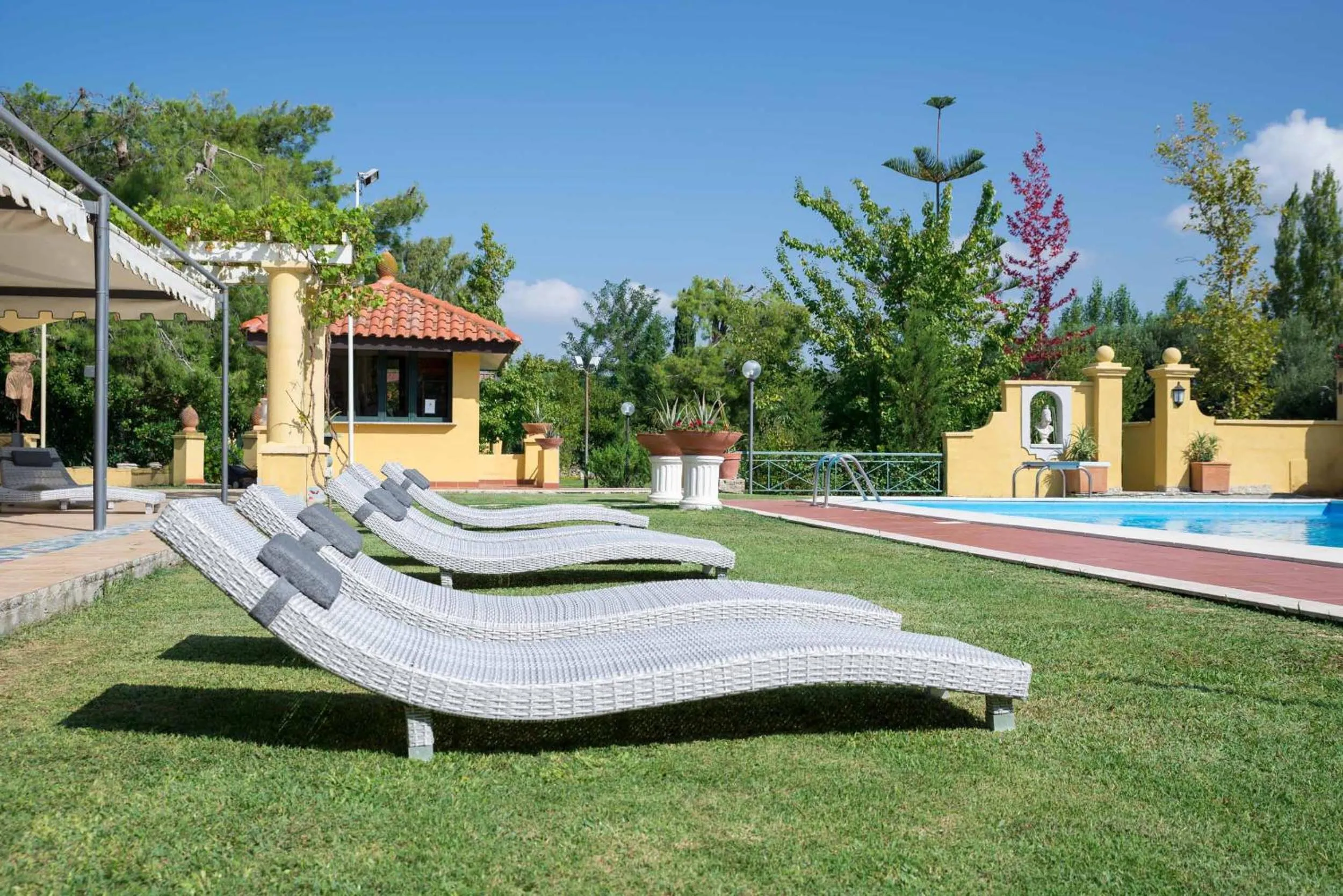 Swimming pool in Hotel Villa Rita
