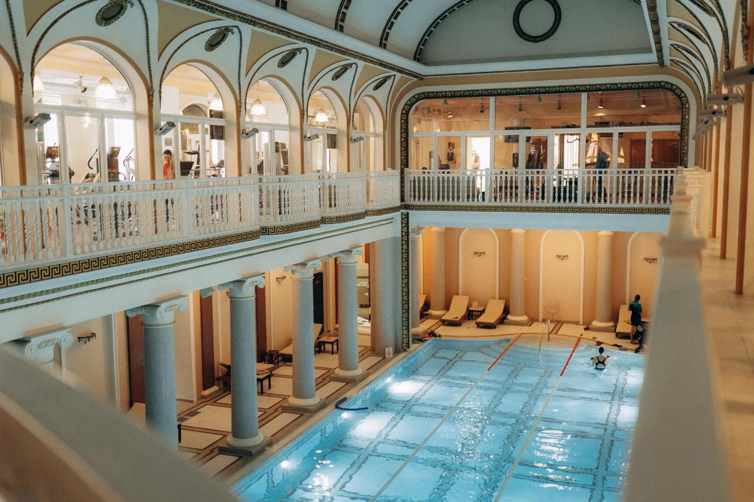Swimming pool in Londonska SPA Hotel
