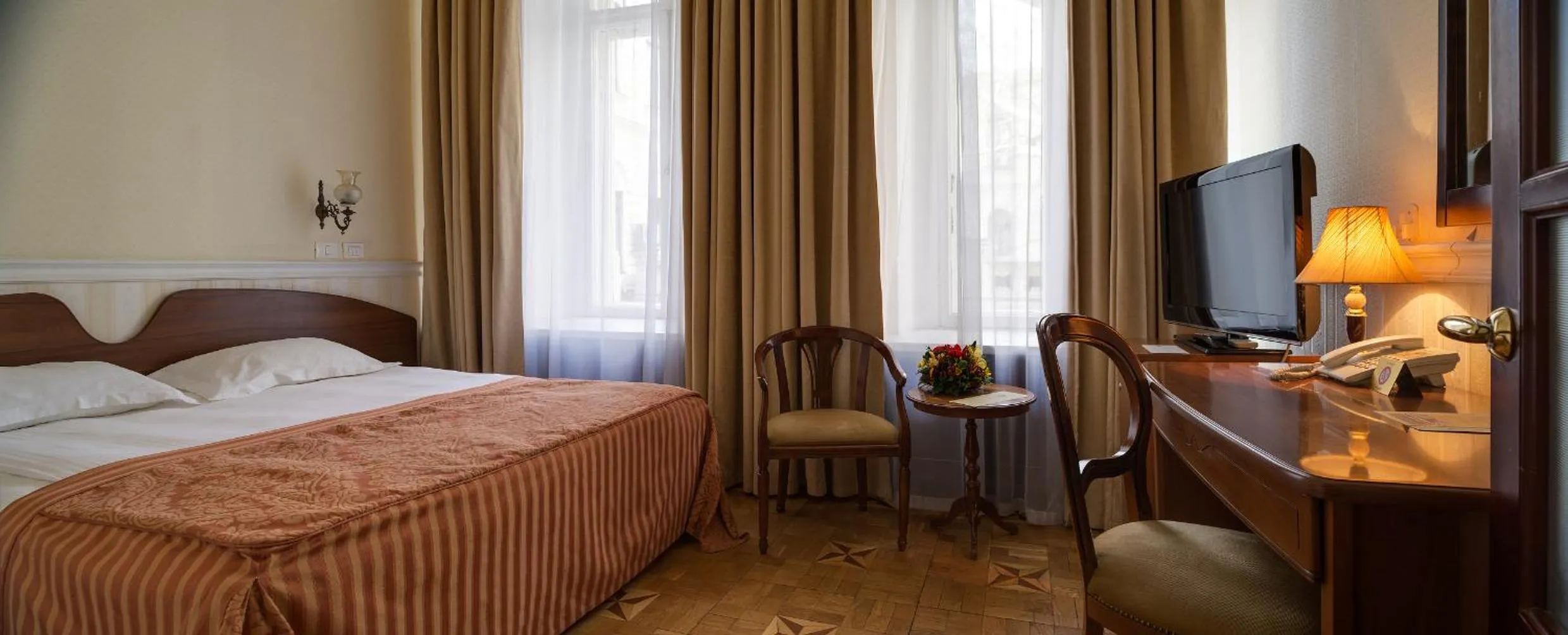 Bed in Londonska SPA Hotel