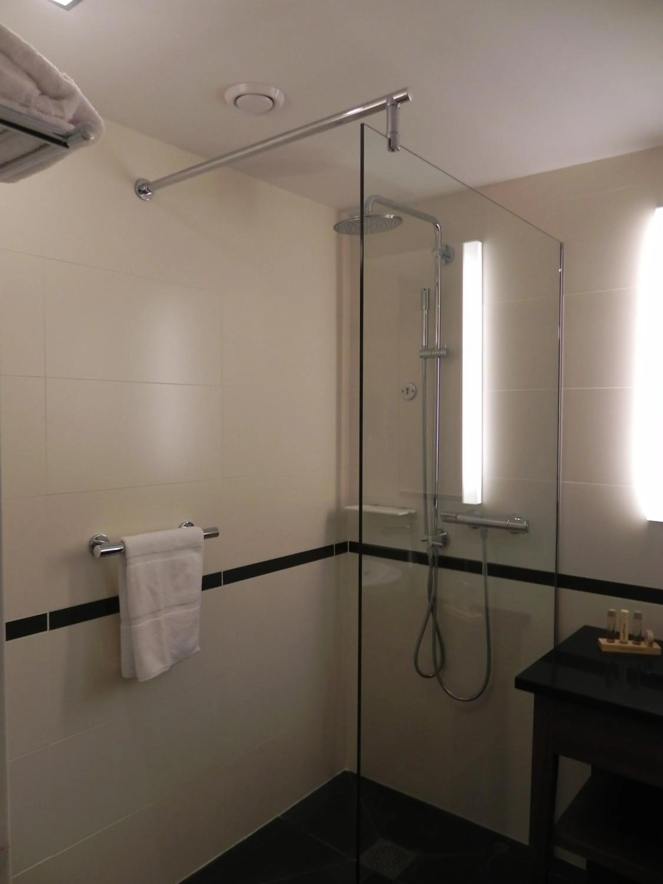 Shower in Radisson Blu Hotel, Montpellier