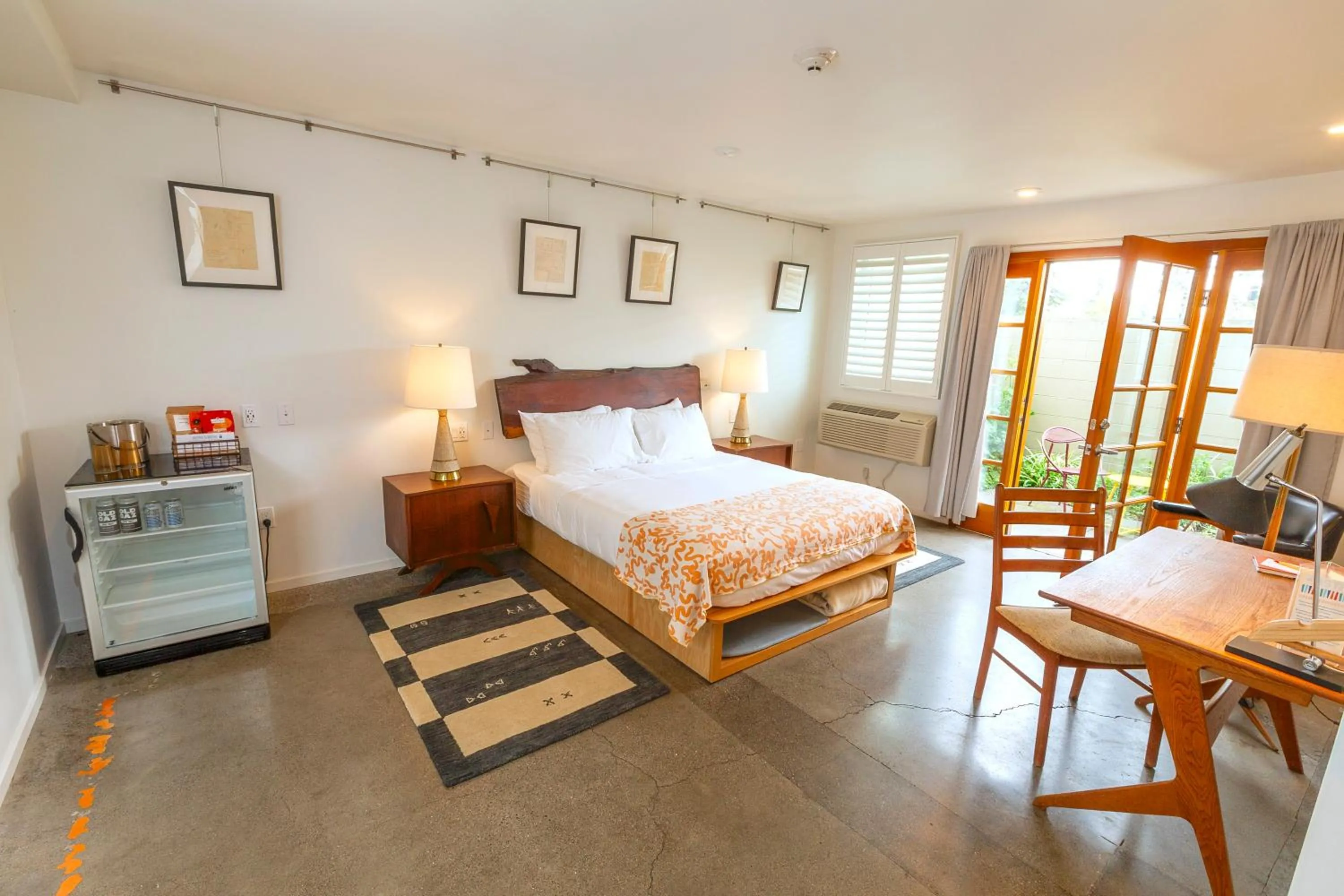 Photo of the whole room, Bed in The Astro