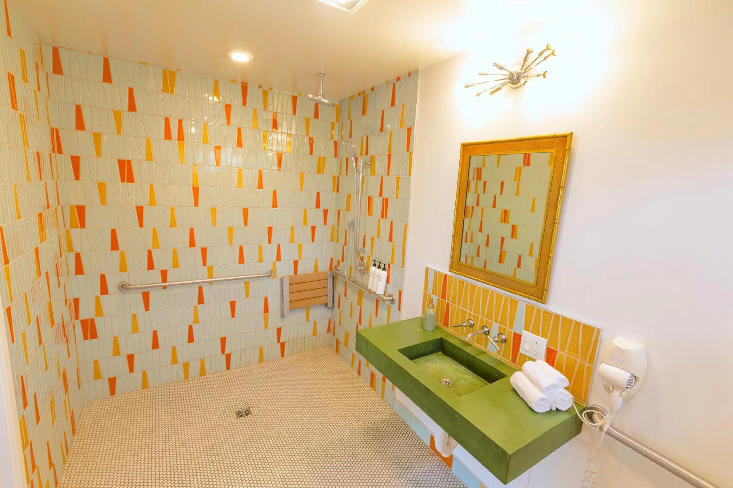 Bathroom, Bed in The Astro