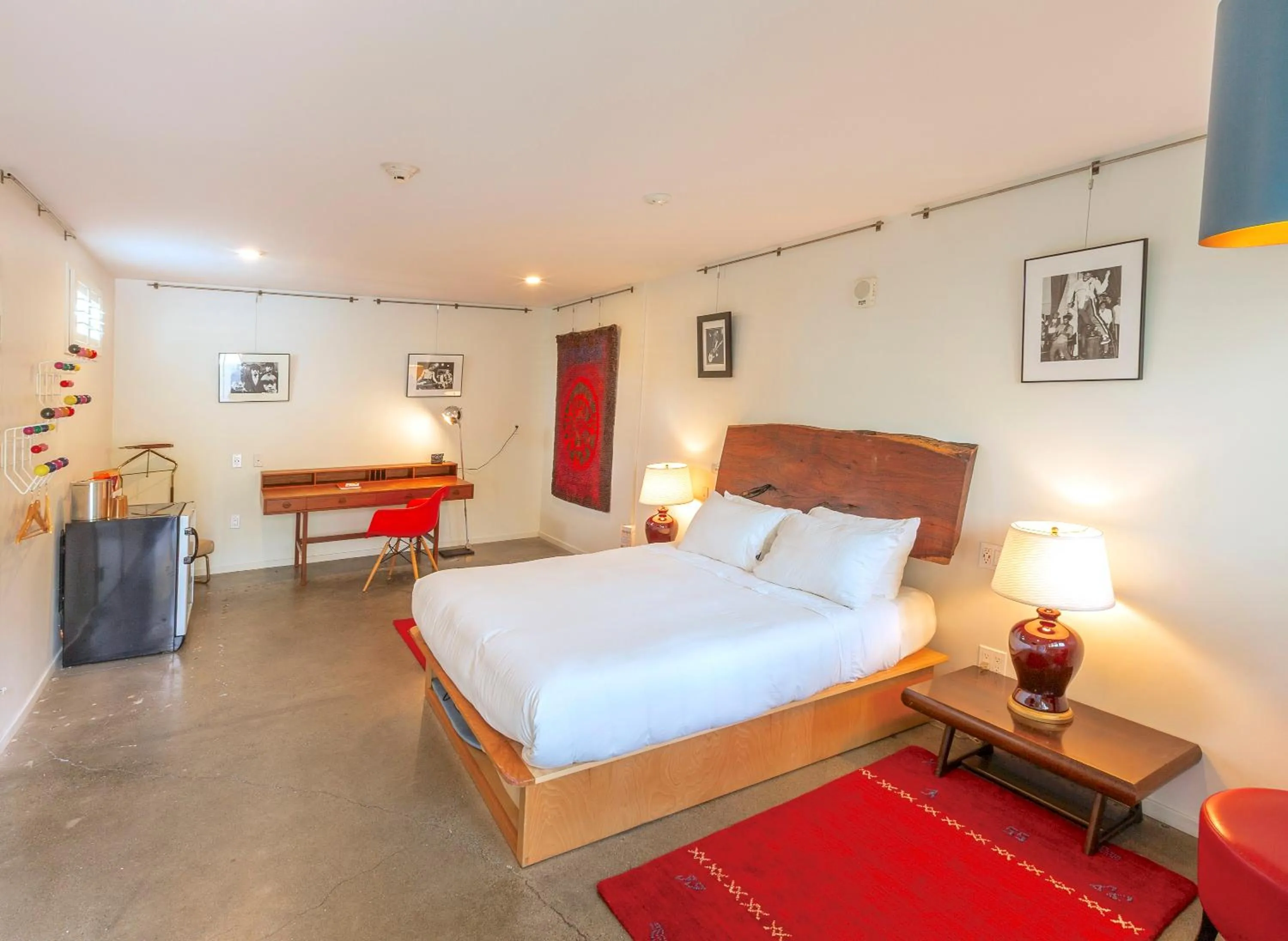 Photo of the whole room, Bed in The Astro