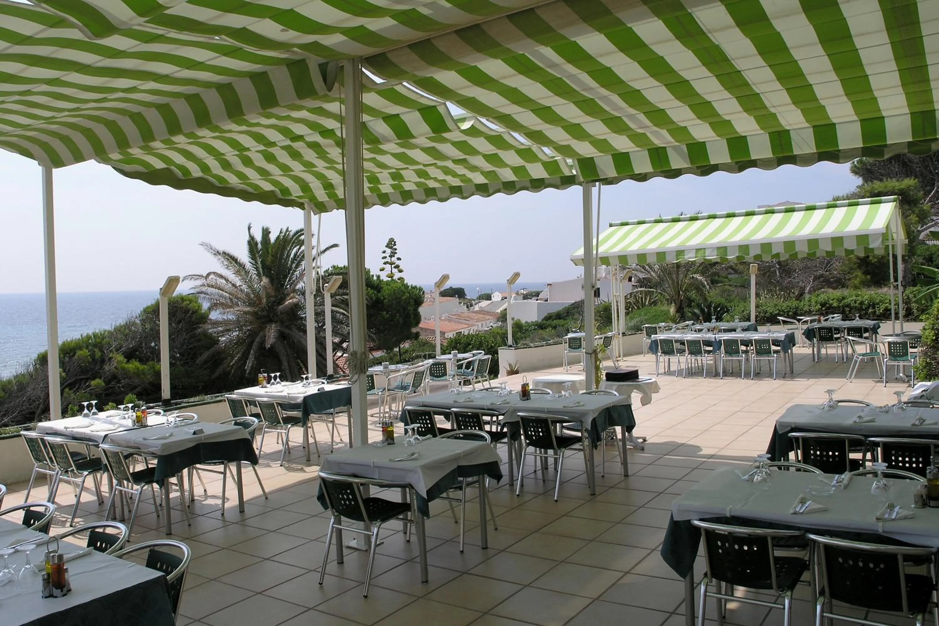 Restaurant/places to eat in Hotel Llorca