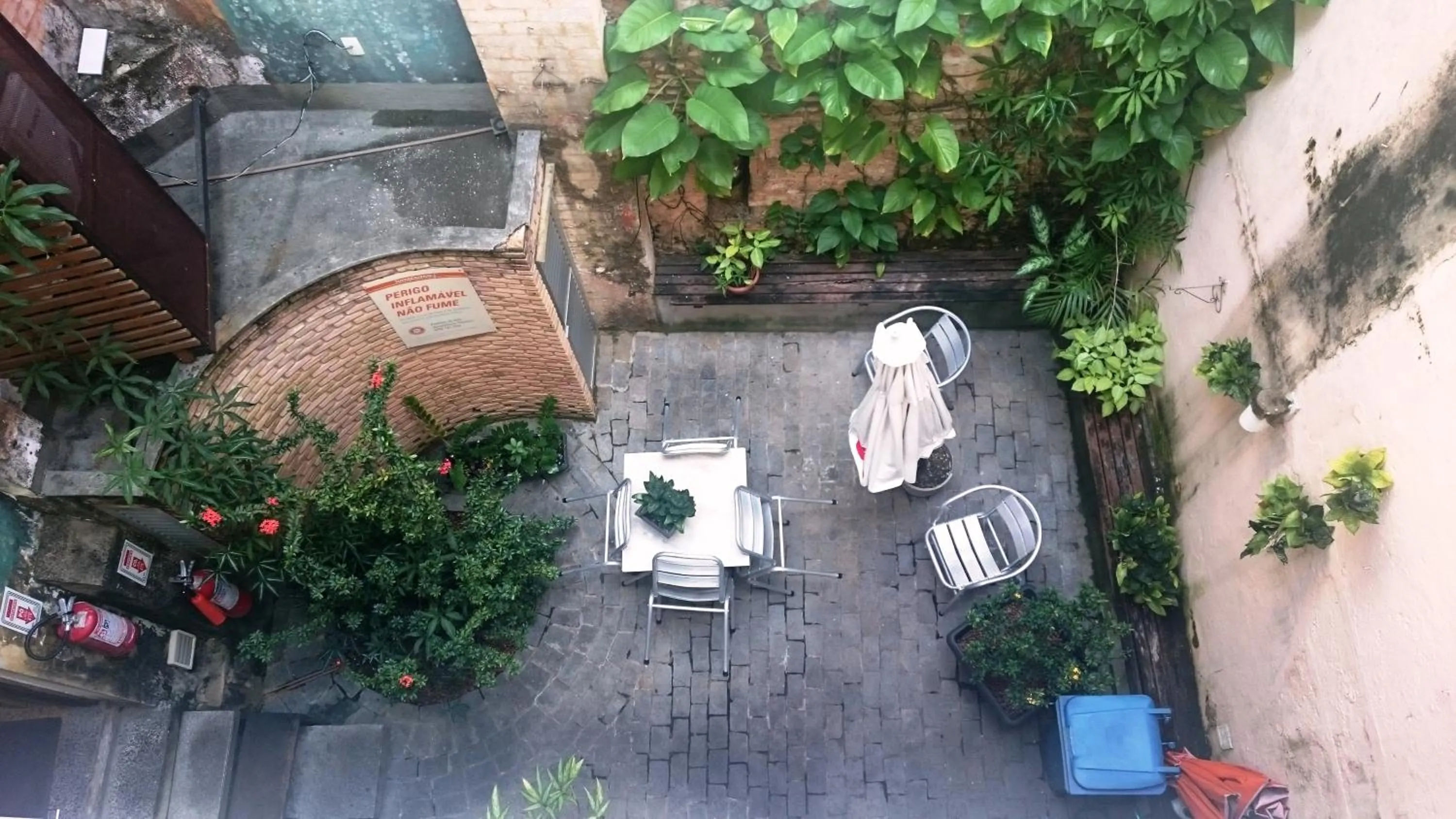 Garden in Laranjeiras Hostel