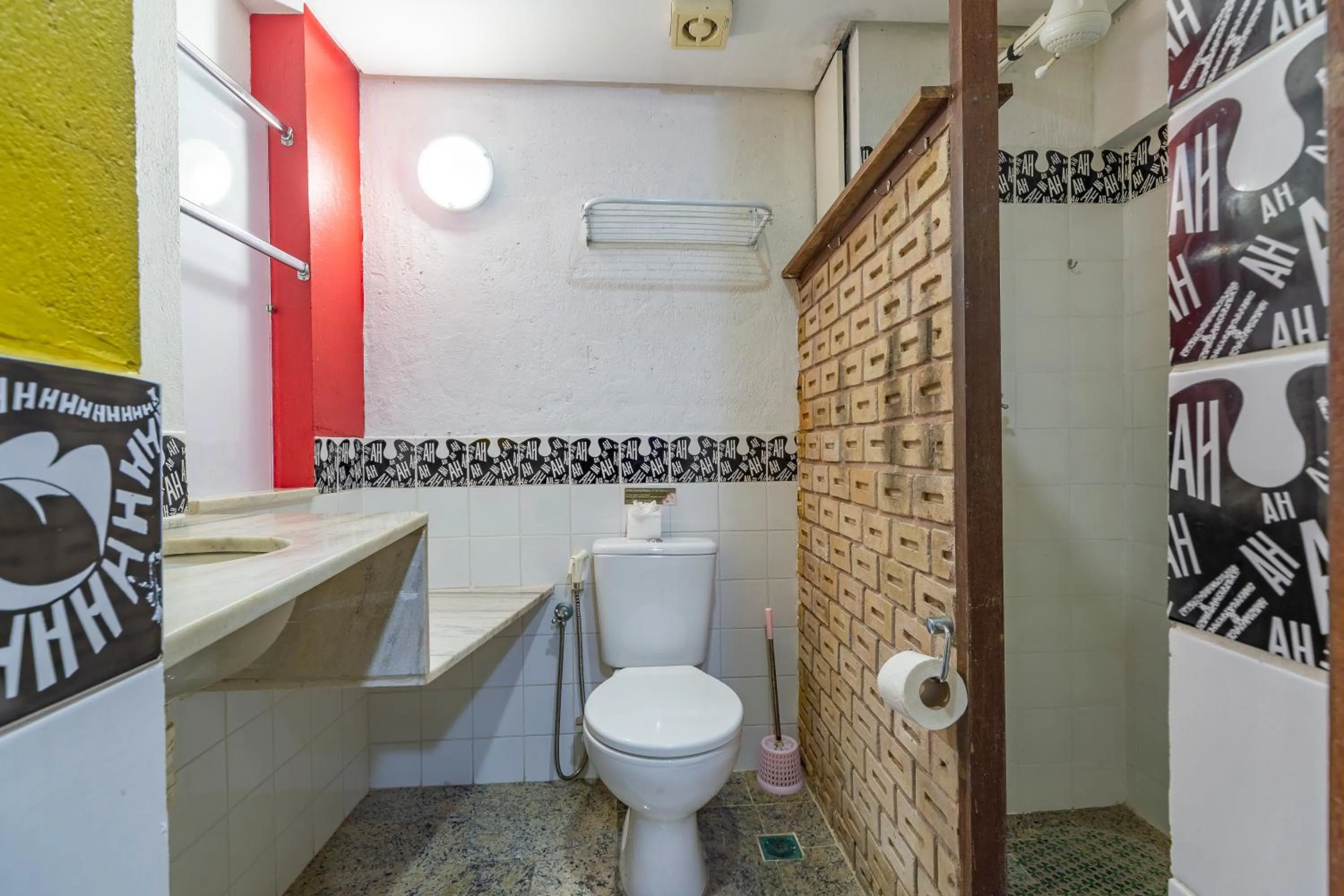 Shower in Laranjeiras Hostel