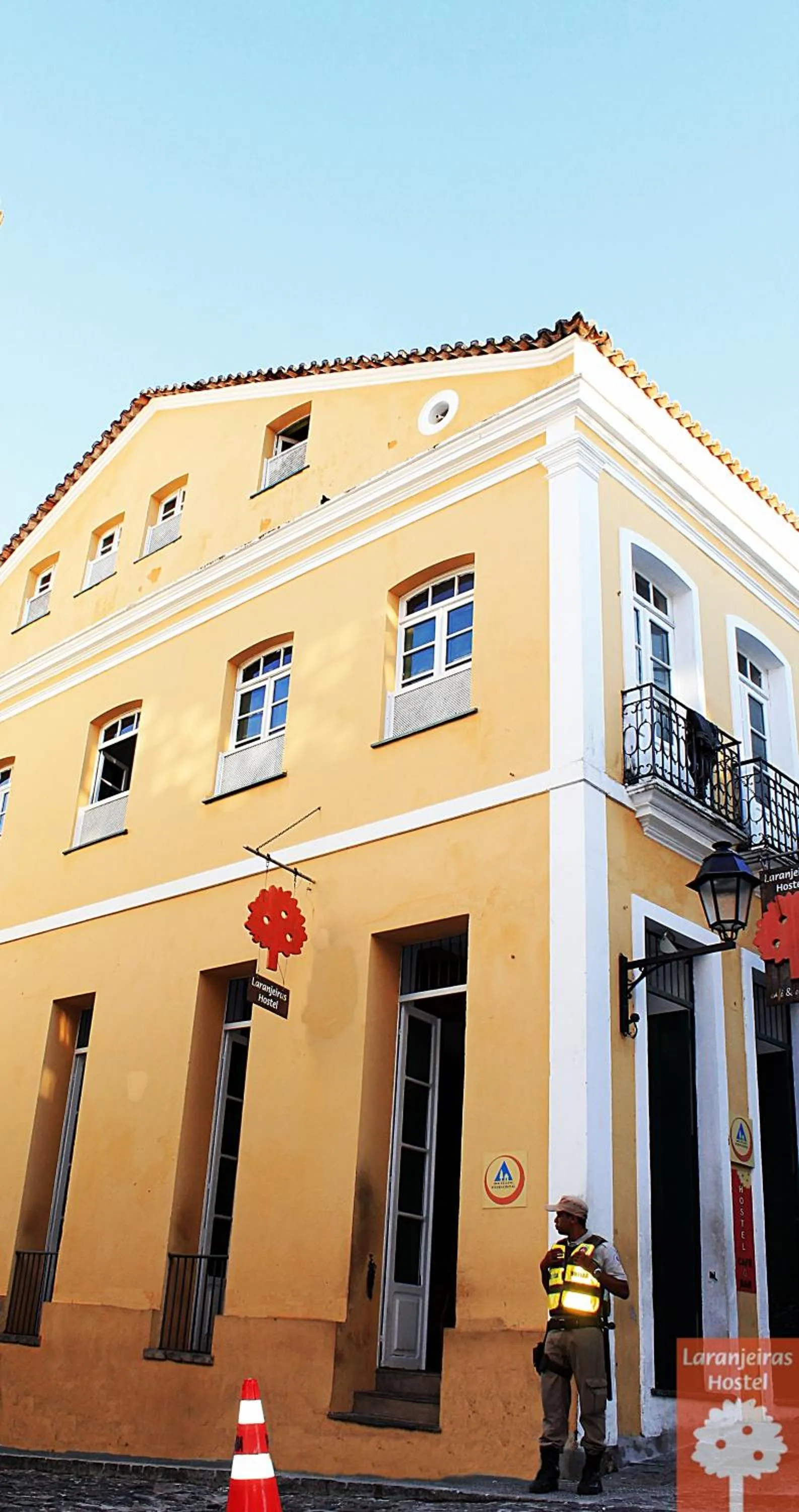 Facade/entrance in Laranjeiras Hostel