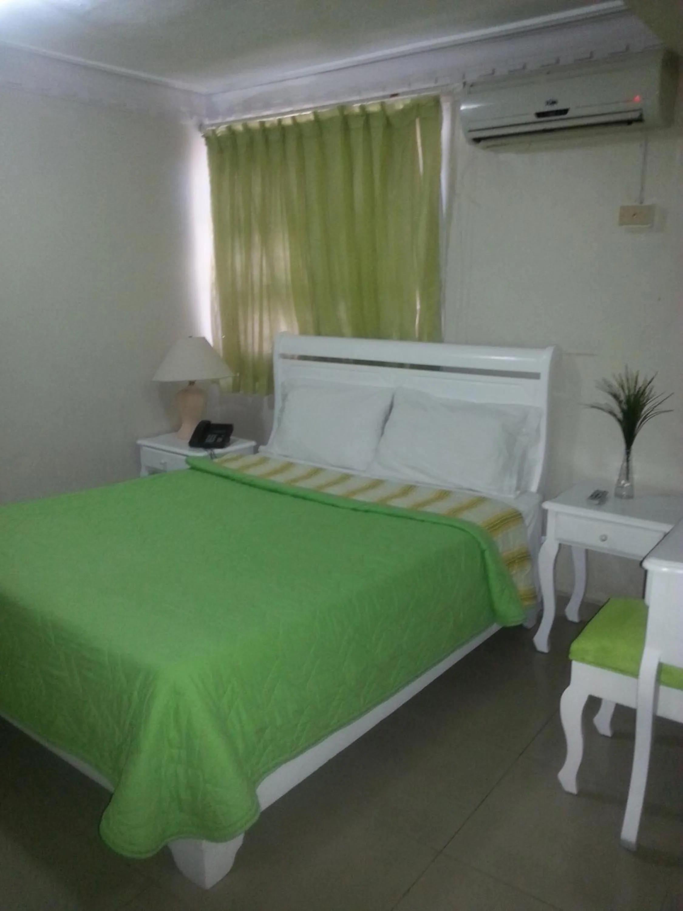 Photo of the whole room, Bed in Hotel Luis V Santo Domingo