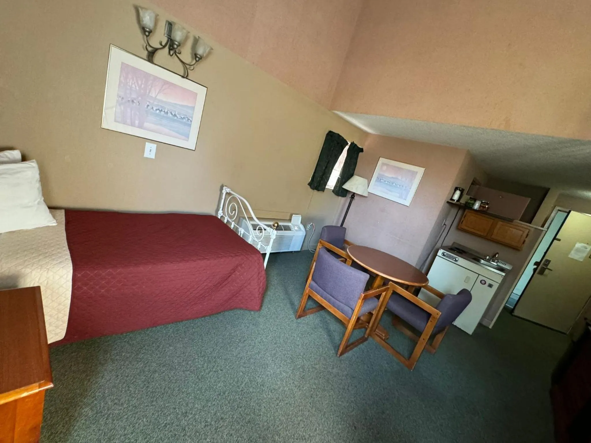 Bed in FairBridge Inn and Suites West Point