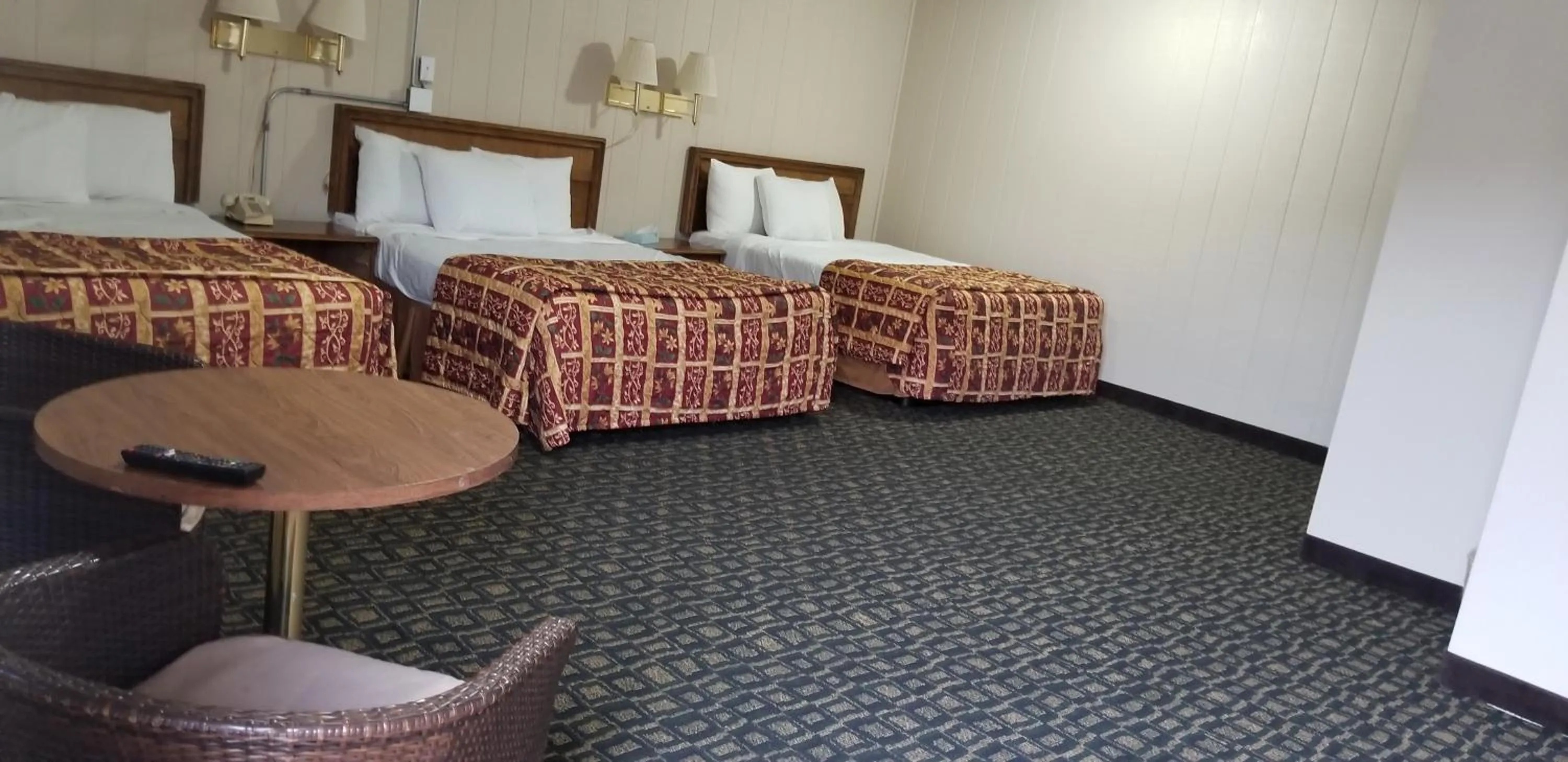 Bed in Mountain View Inn Yreka CA