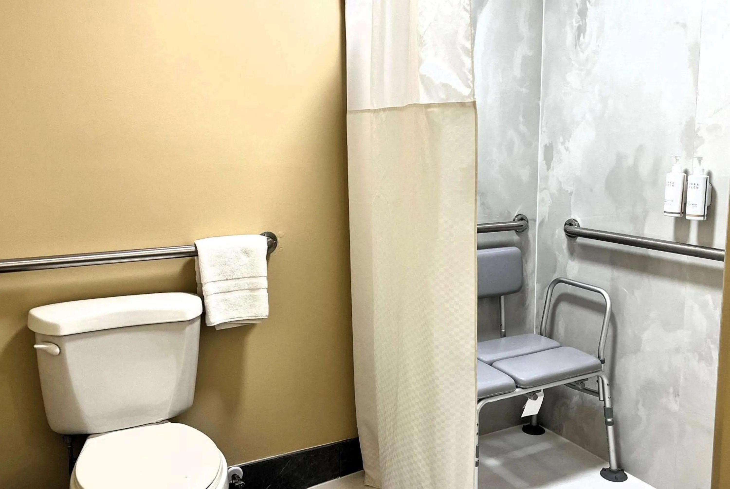 TV and multimedia in Super 8 by Wyndham Lafayette