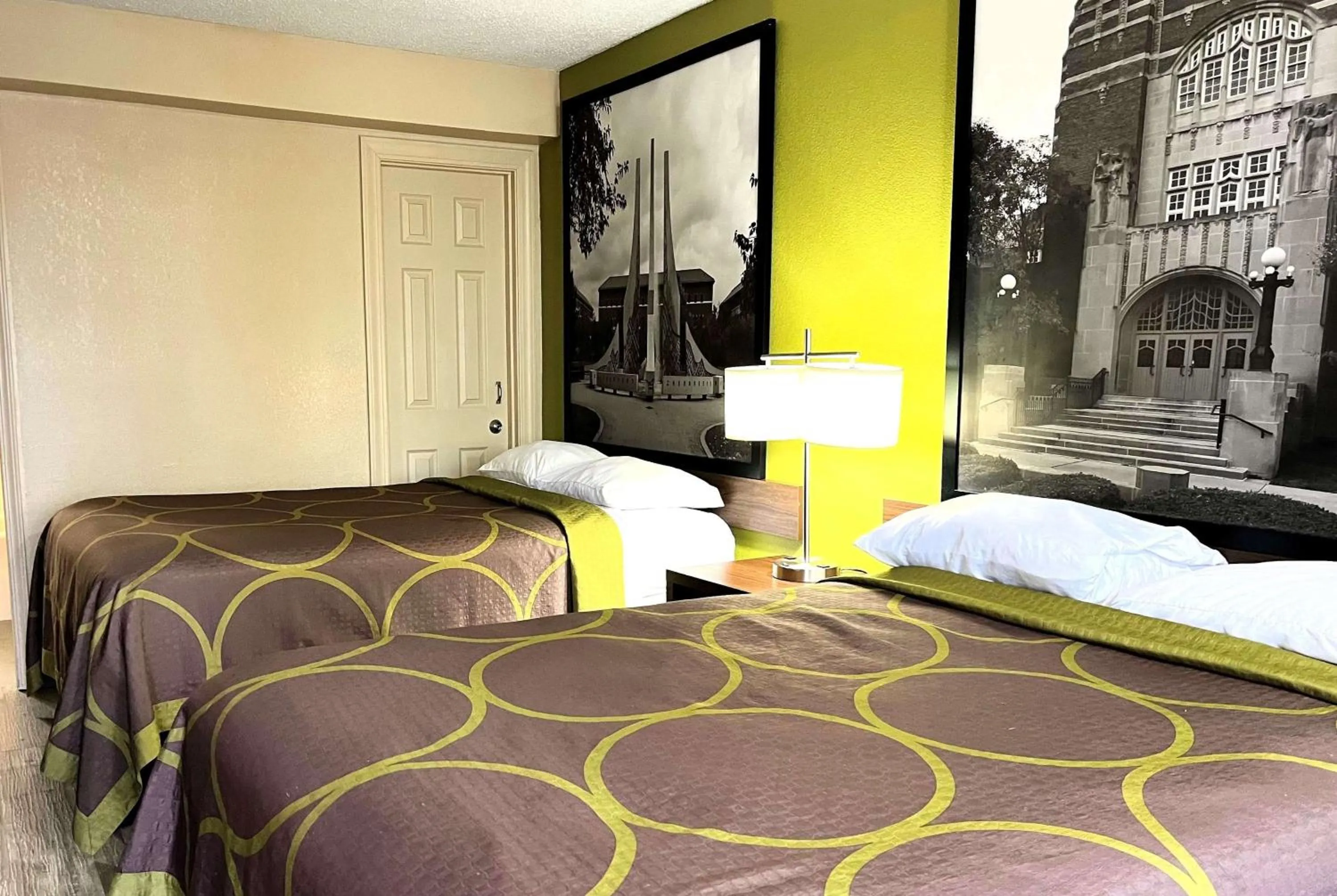 Photo of the whole room, Bed in Super 8 by Wyndham Lafayette