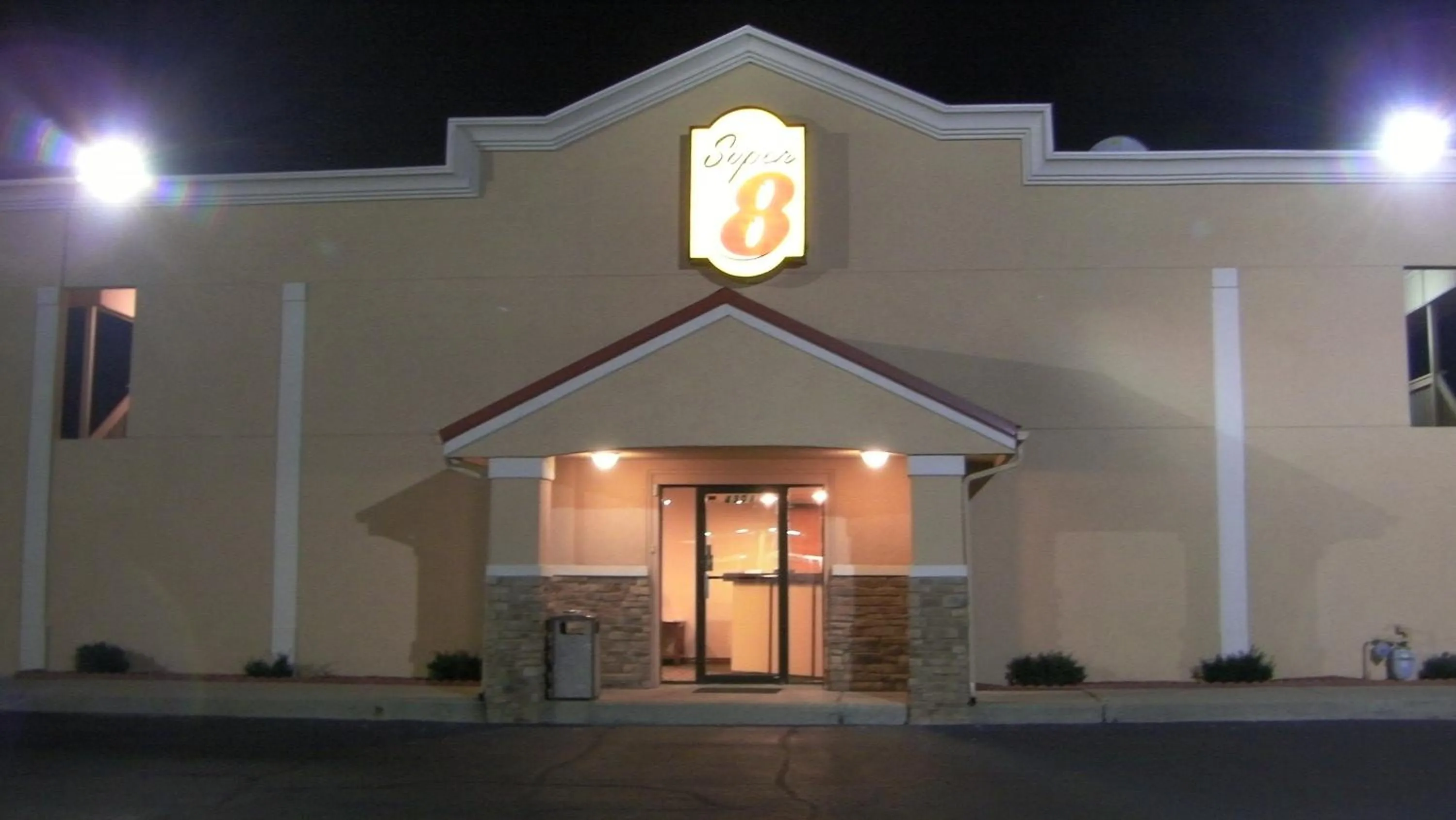 Facade/entrance in Super 8 by Wyndham Lafayette