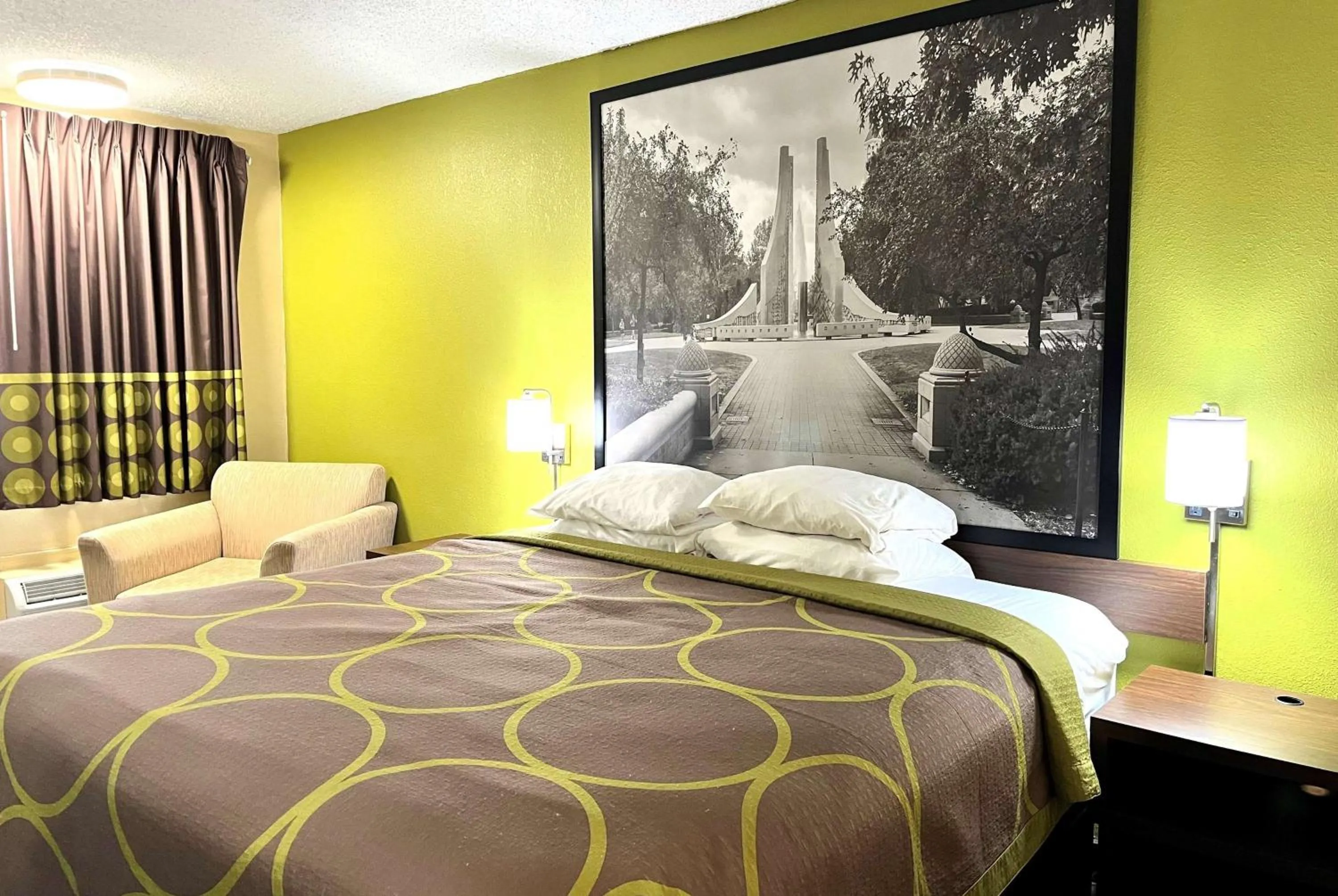 Photo of the whole room, Bed in Super 8 by Wyndham Lafayette