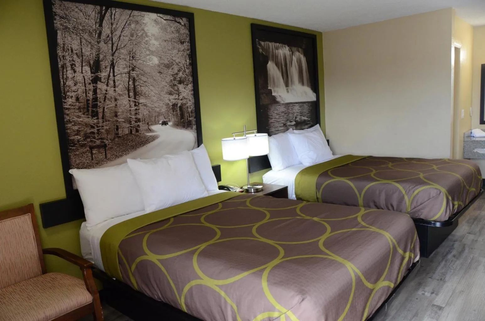 Bedroom, Bed in Super 8 by Wyndham Lafayette