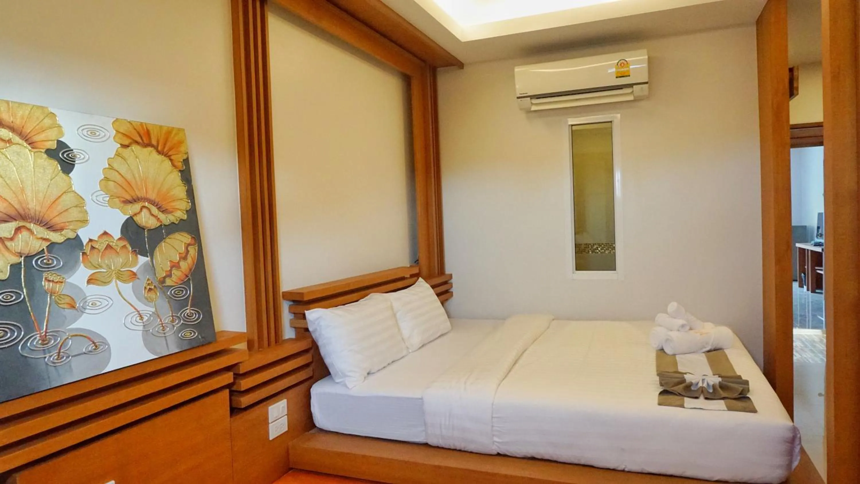 Photo of the whole room, Bed in The Peace Tara House