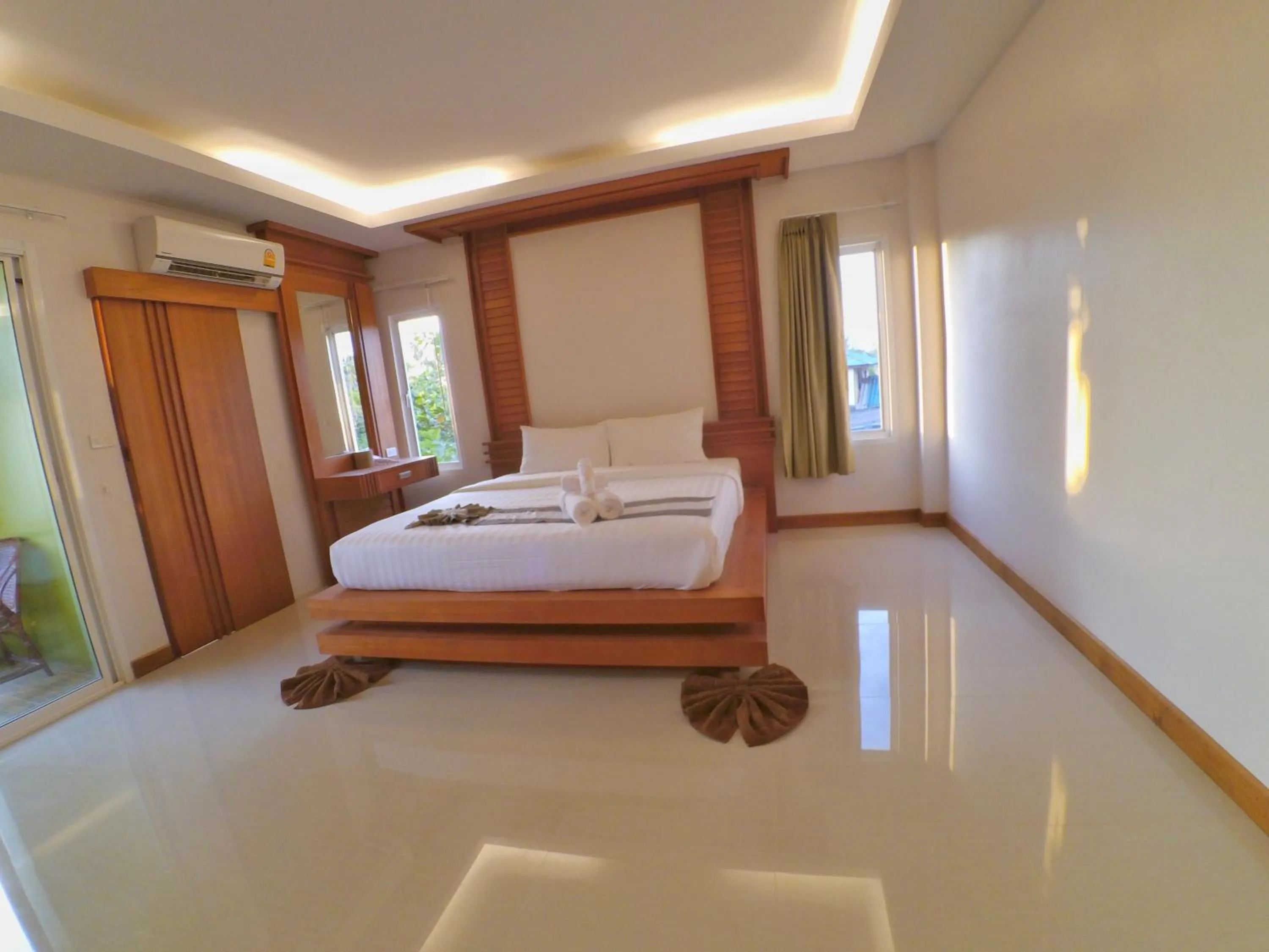 Photo of the whole room, Bed in The Peace Tara House