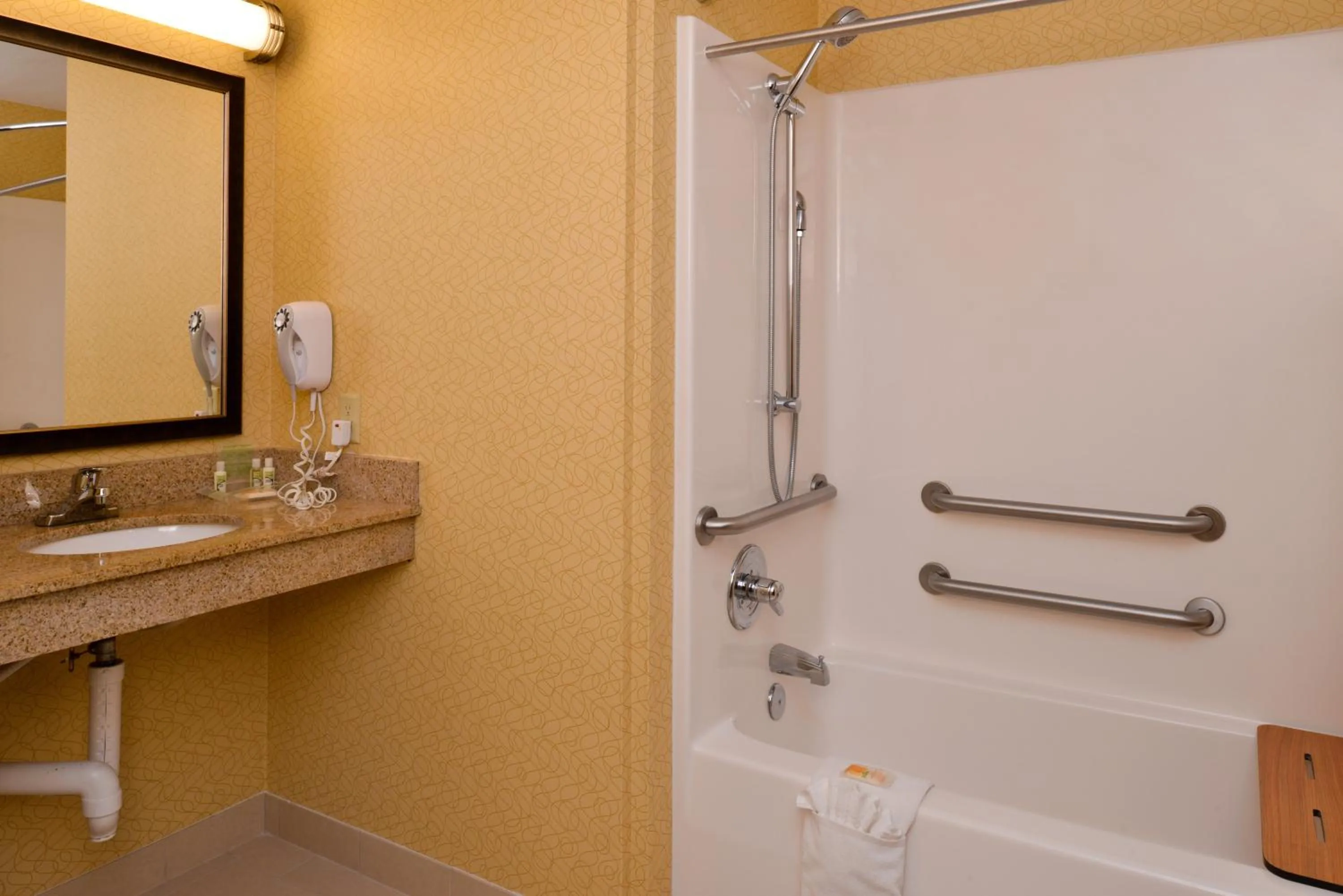 Bathroom in Holiday Inn Poplar Bluff by IHG