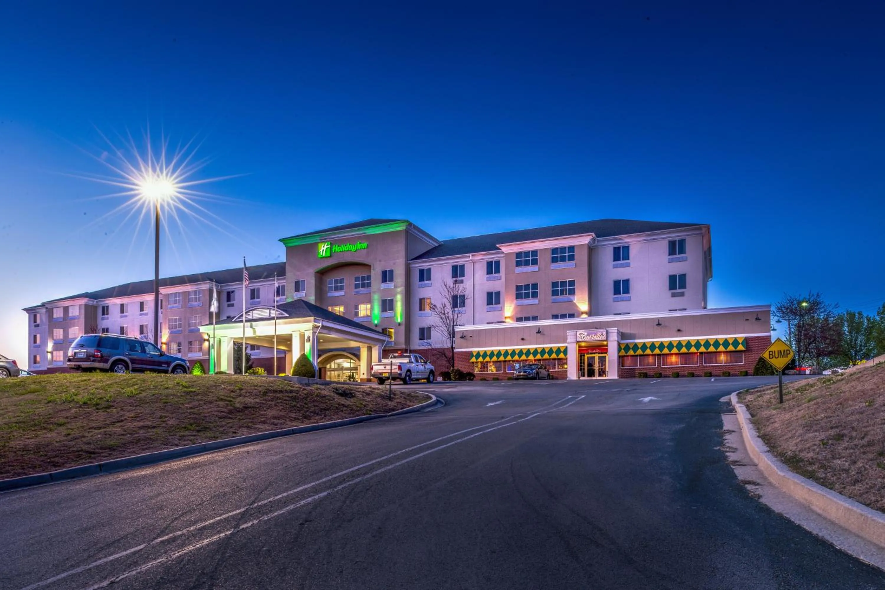 Property building in Holiday Inn Poplar Bluff by IHG