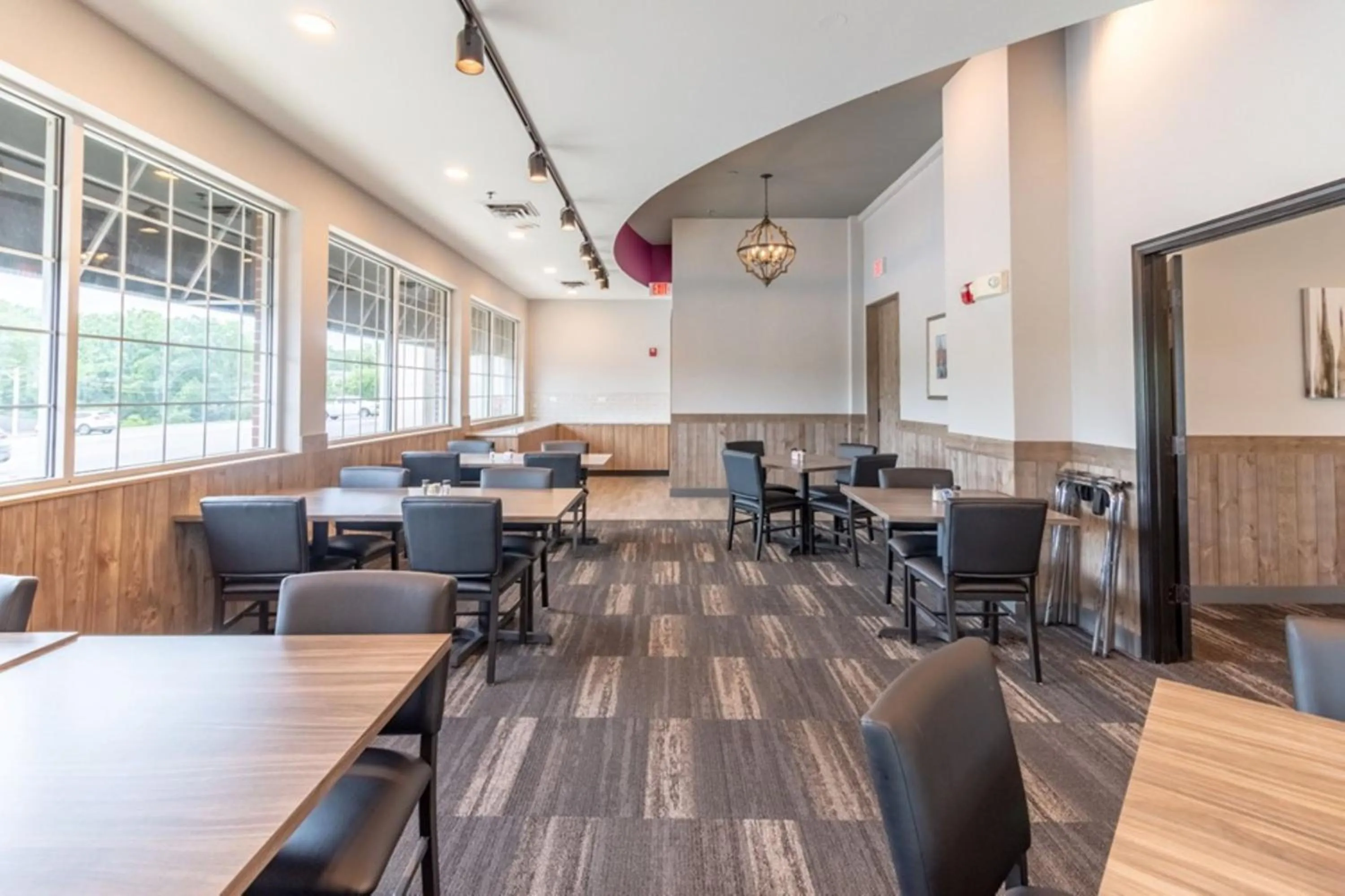 Restaurant/places to eat in Holiday Inn Poplar Bluff by IHG