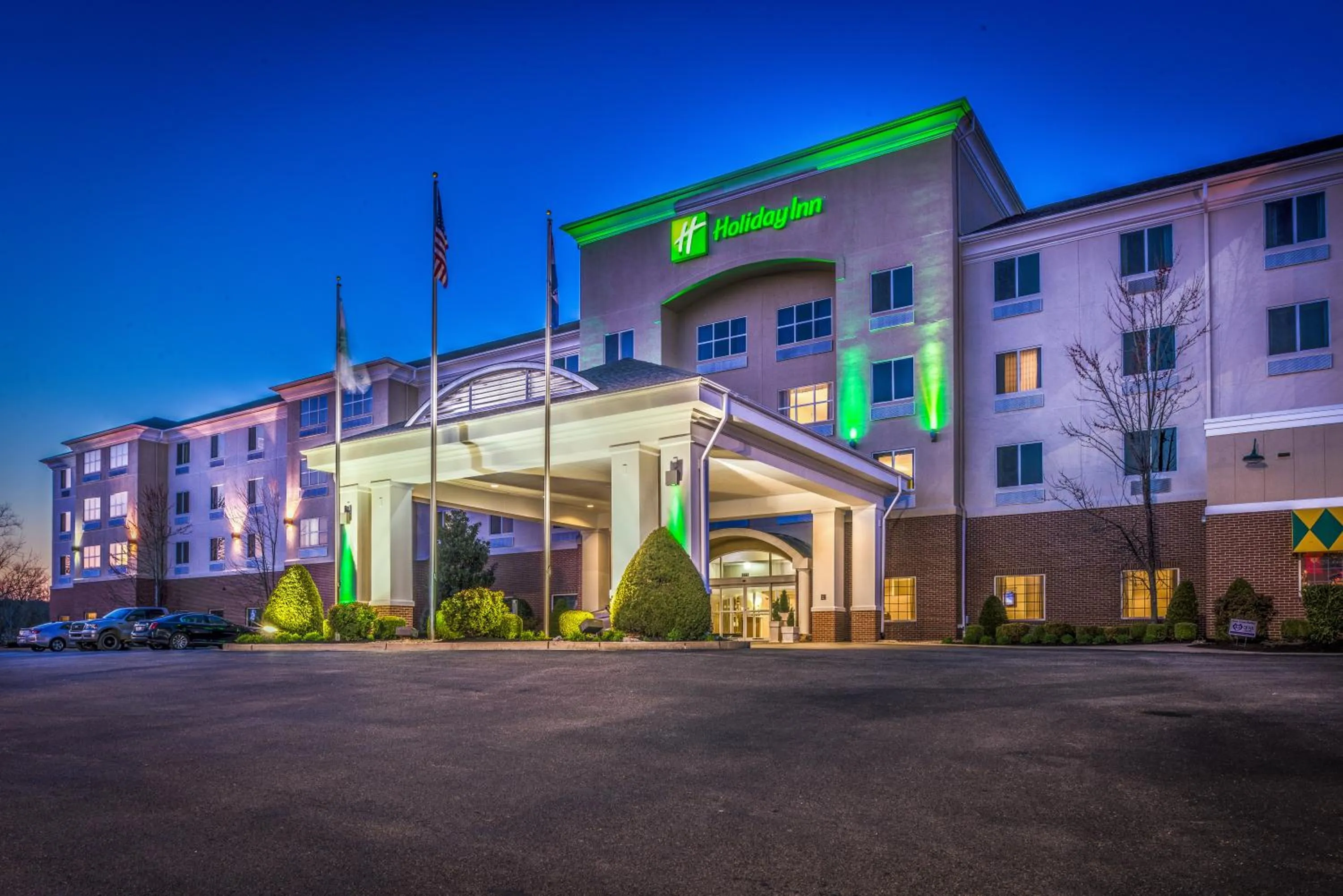 Property building in Holiday Inn Poplar Bluff by IHG