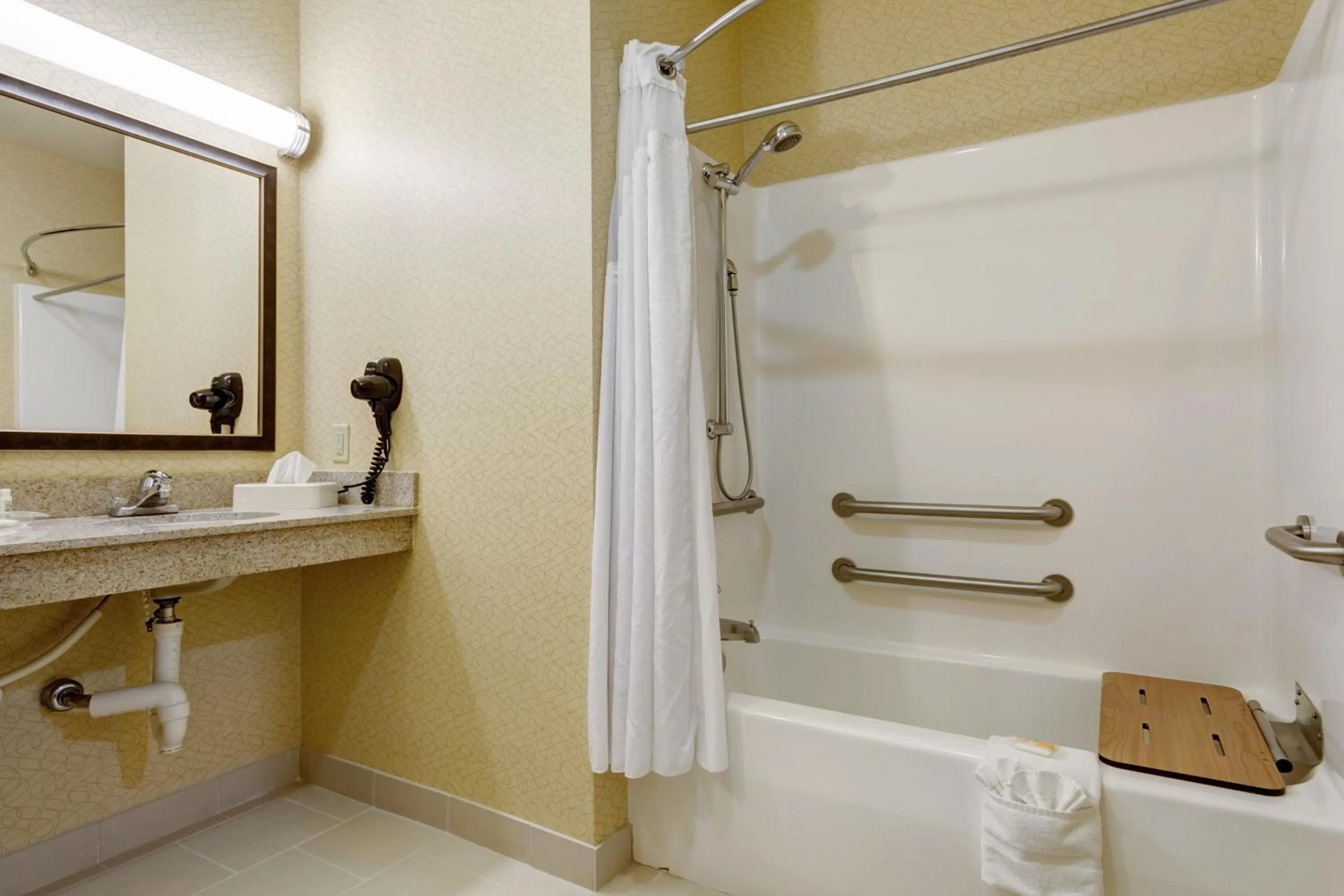 Bathroom in Holiday Inn Poplar Bluff by IHG