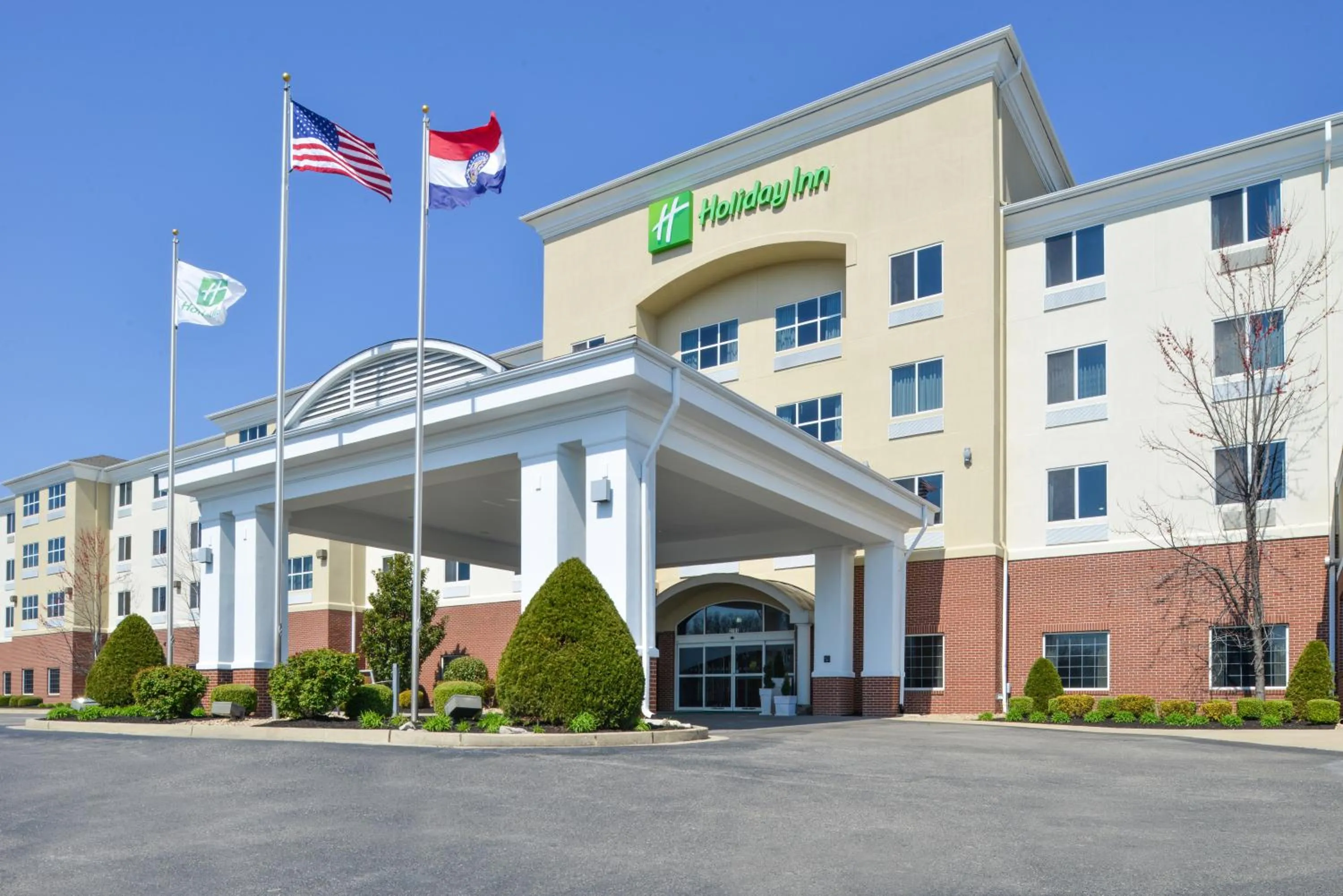 Property building in Holiday Inn Poplar Bluff by IHG