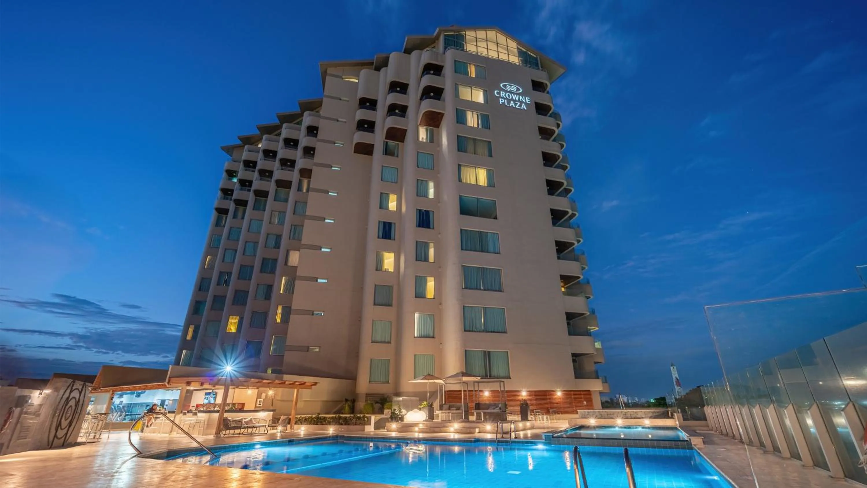 Swimming pool in Crowne Plaza Santo Domingo by IHG