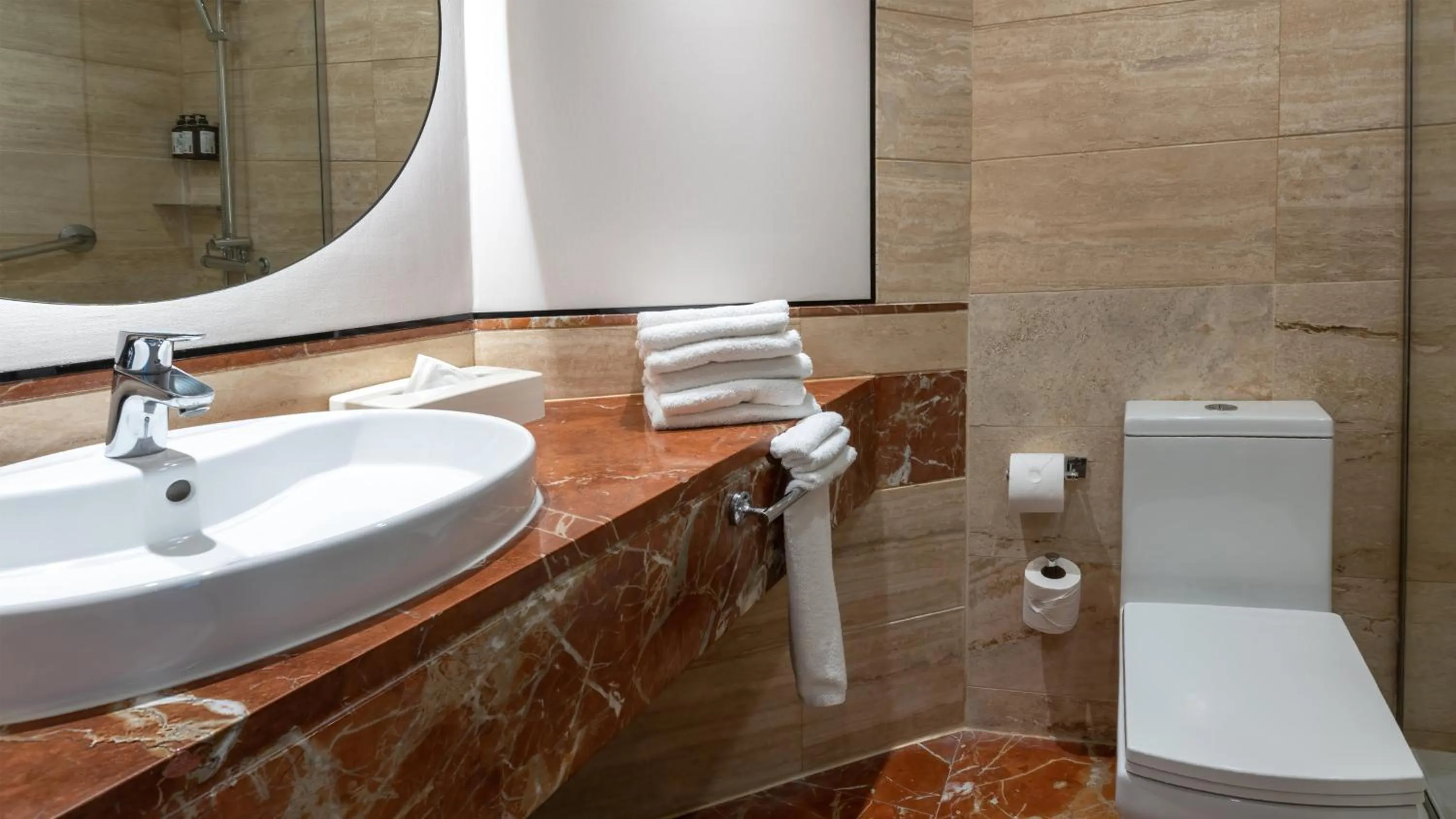 Bathroom in Crowne Plaza Santo Domingo by IHG
