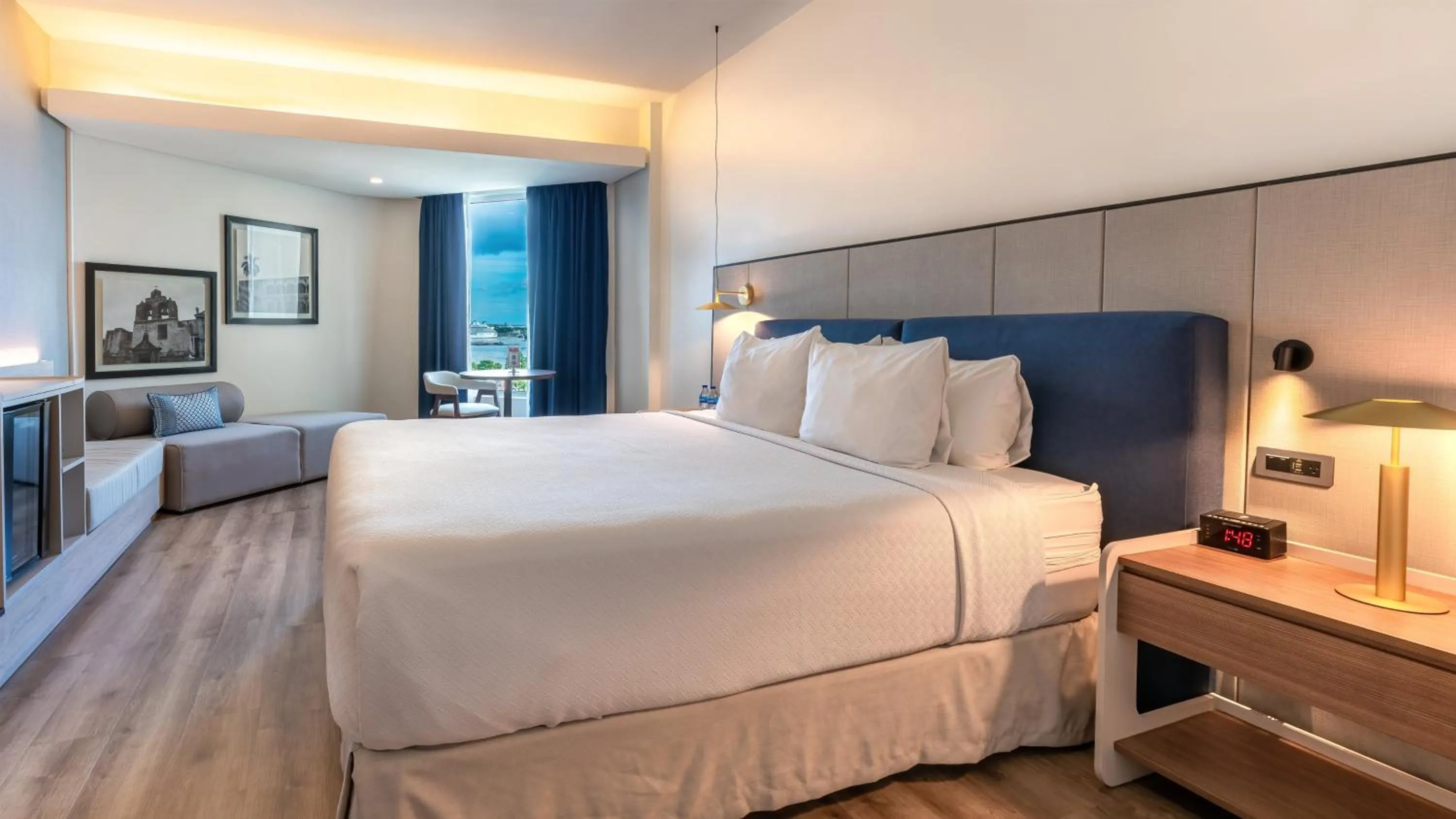 Photo of the whole room, Bed in Crowne Plaza Santo Domingo by IHG