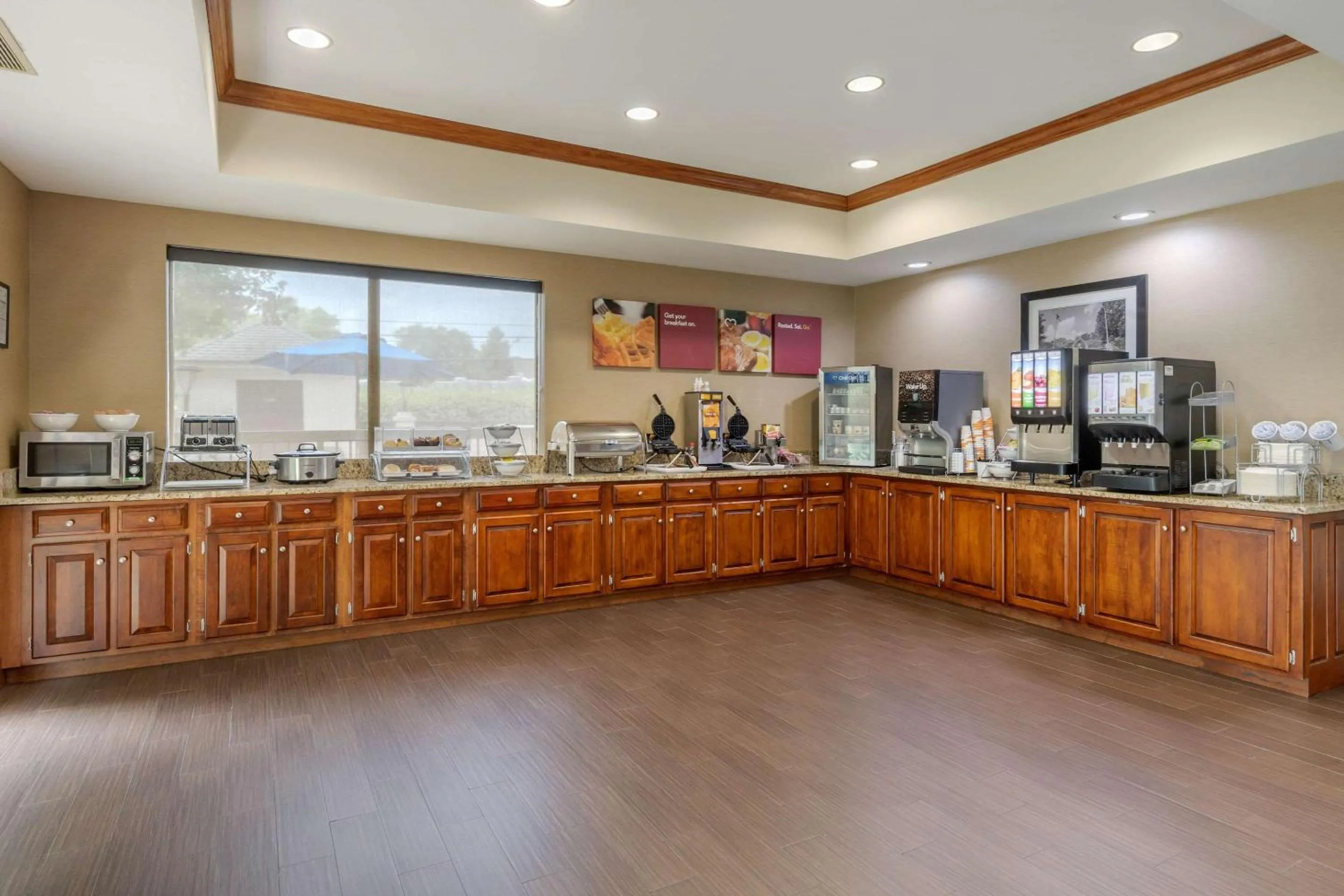 Restaurant/Places to Eat in Comfort Suites Johnson City near University