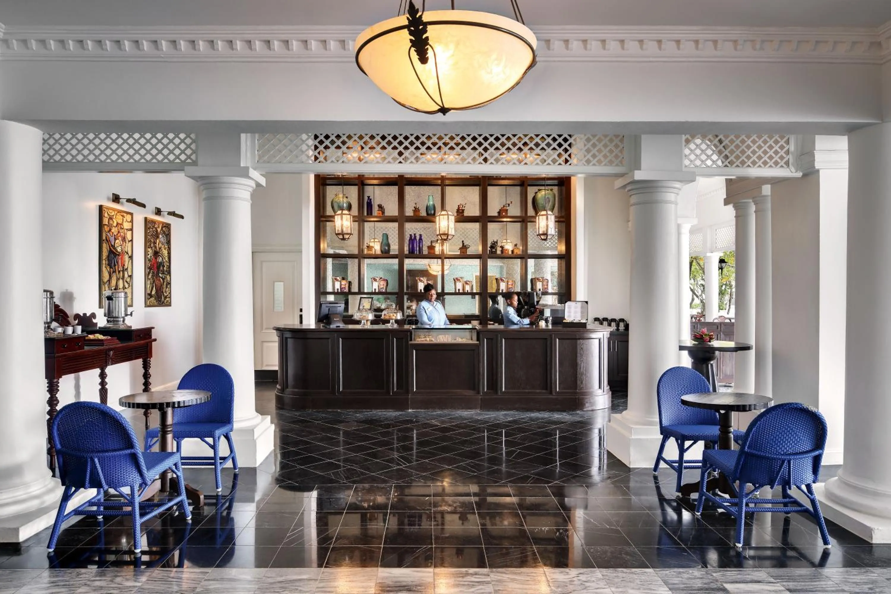 Lounge or bar in Half Moon