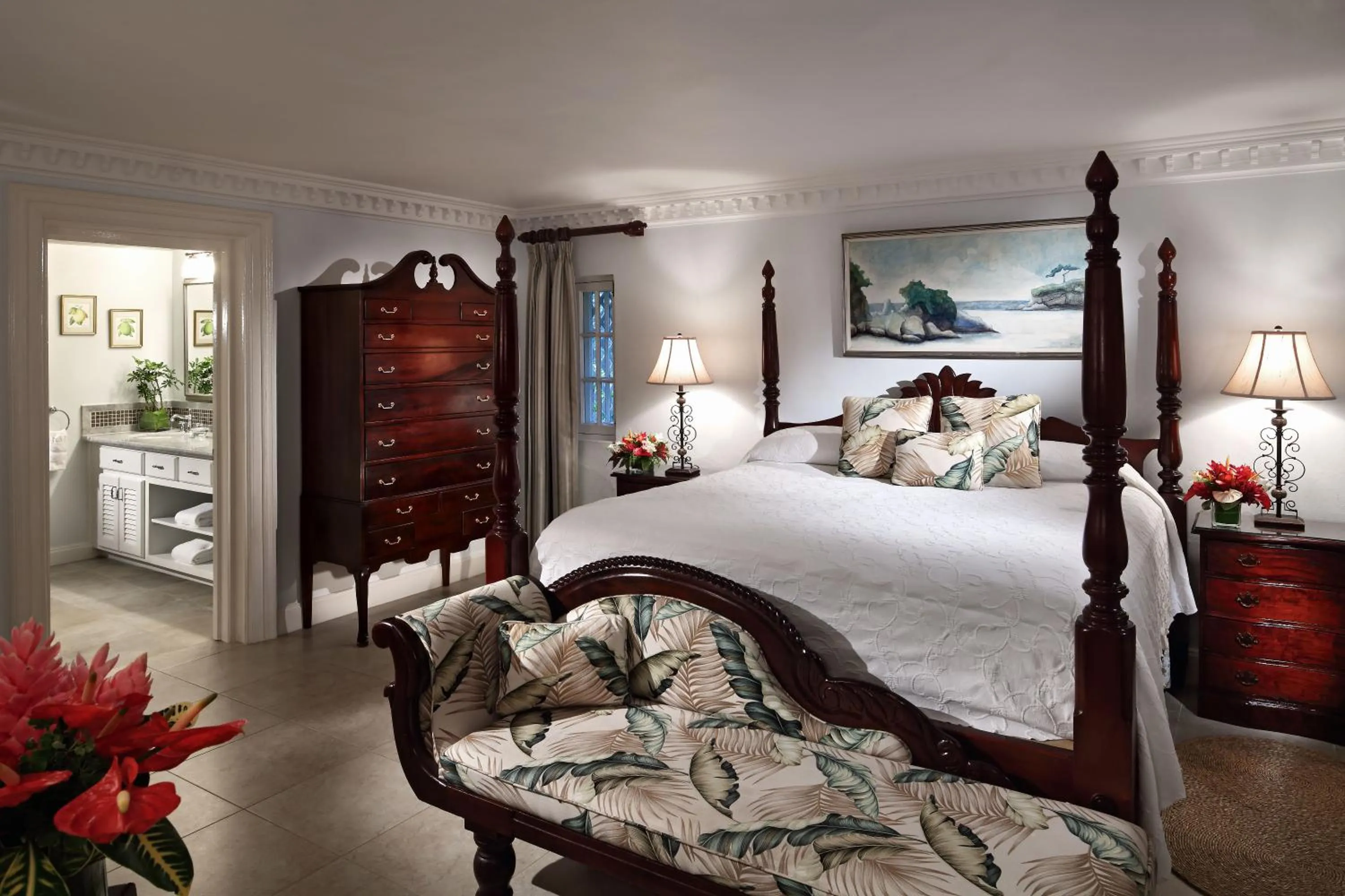 Bedroom, Bed in Half Moon