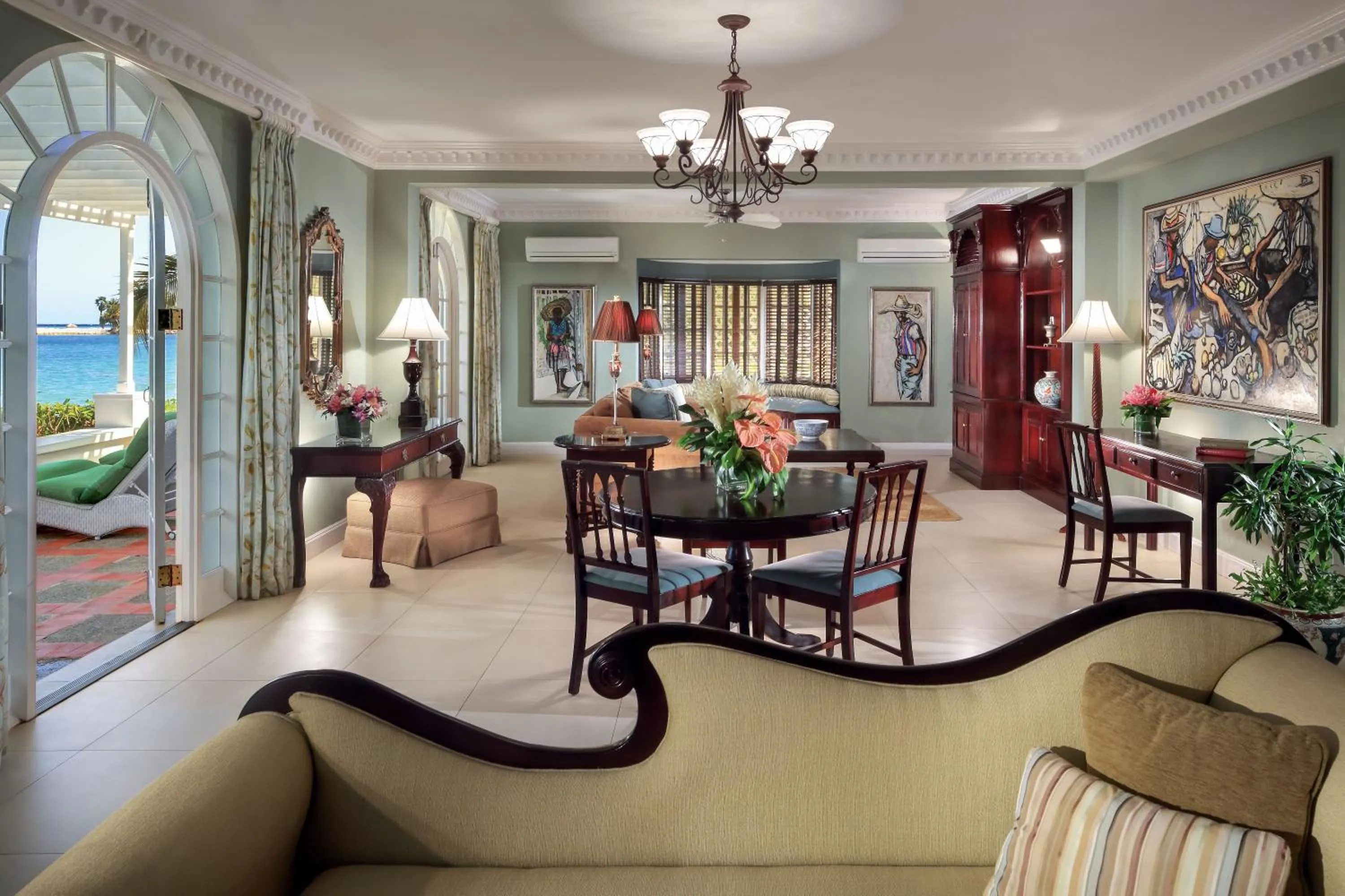 Living room in Half Moon