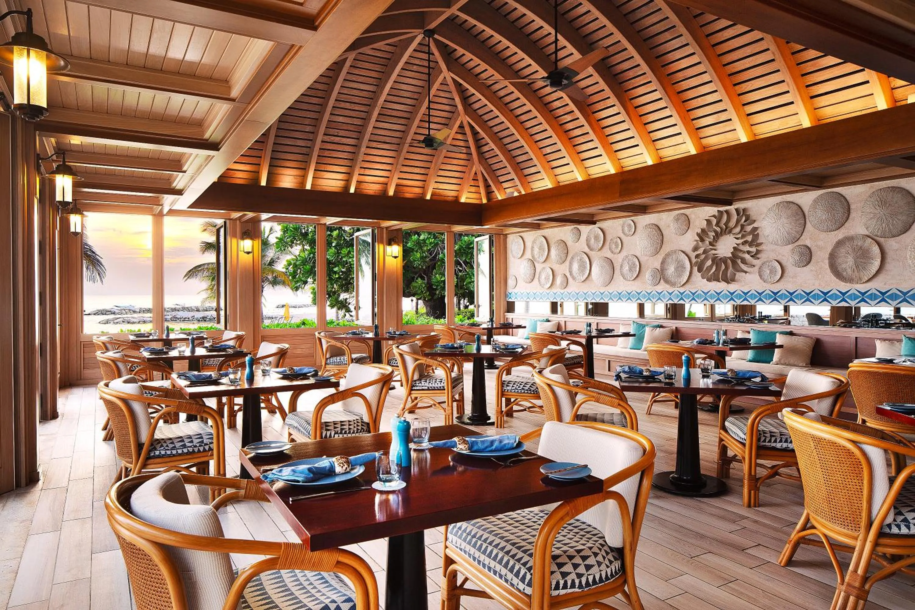 Restaurant/places to eat in Half Moon