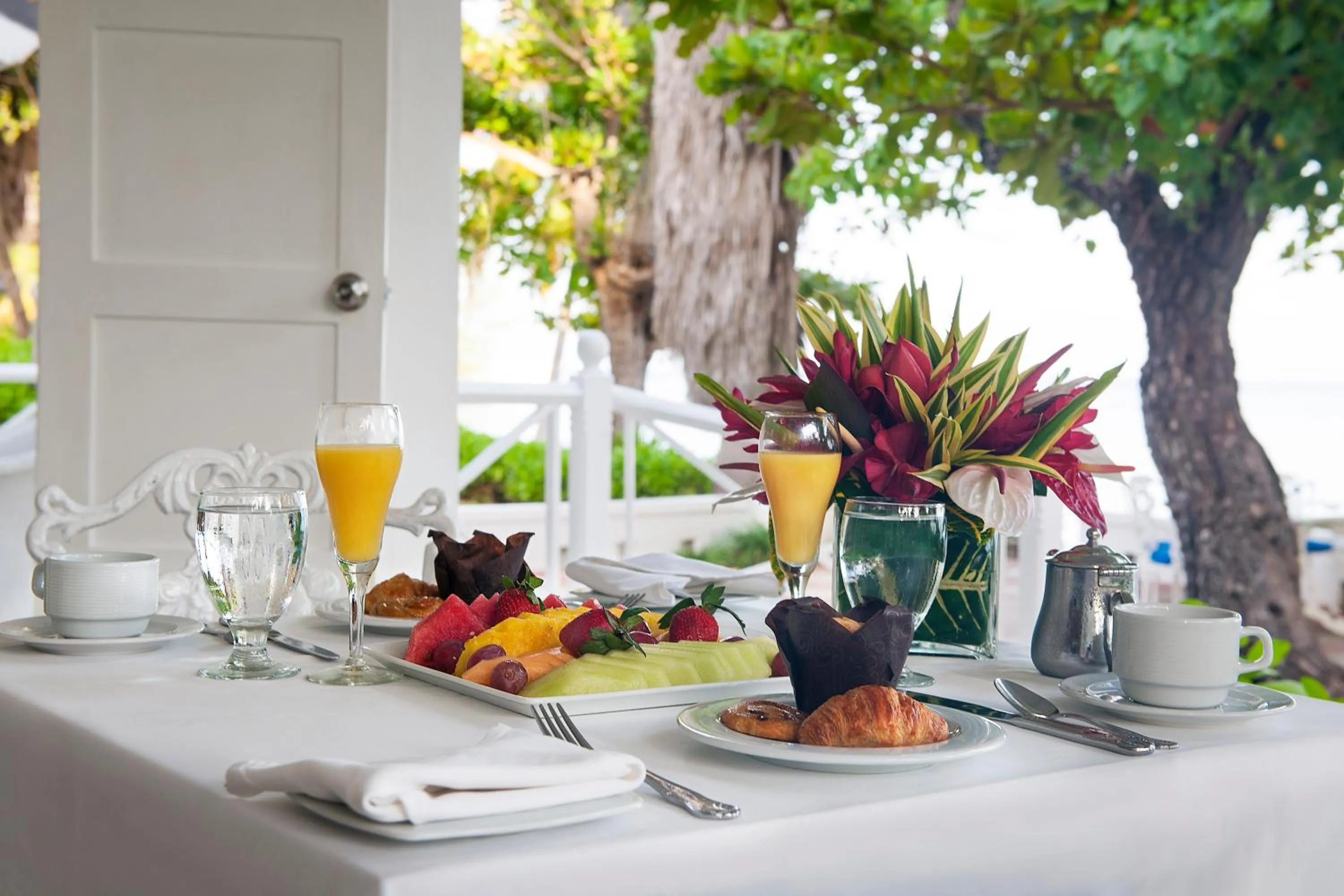 Restaurant/places to eat in Half Moon