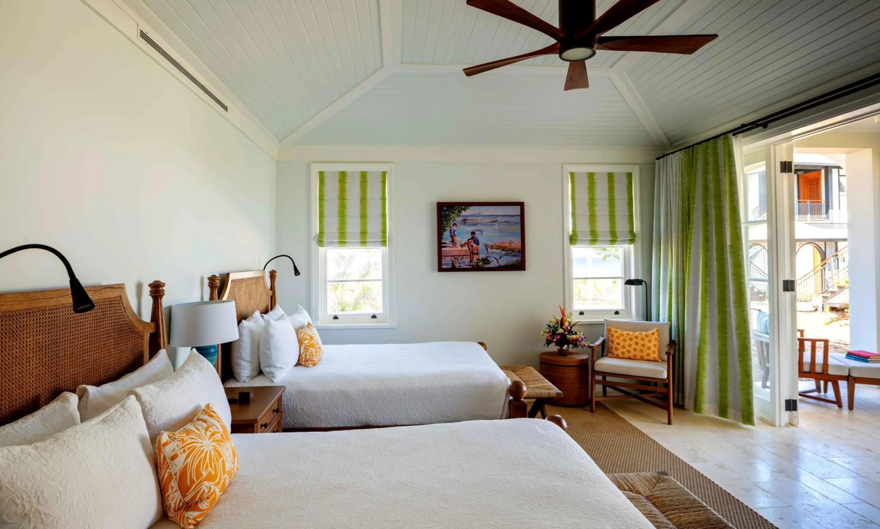 Bedroom, Bed in Half Moon