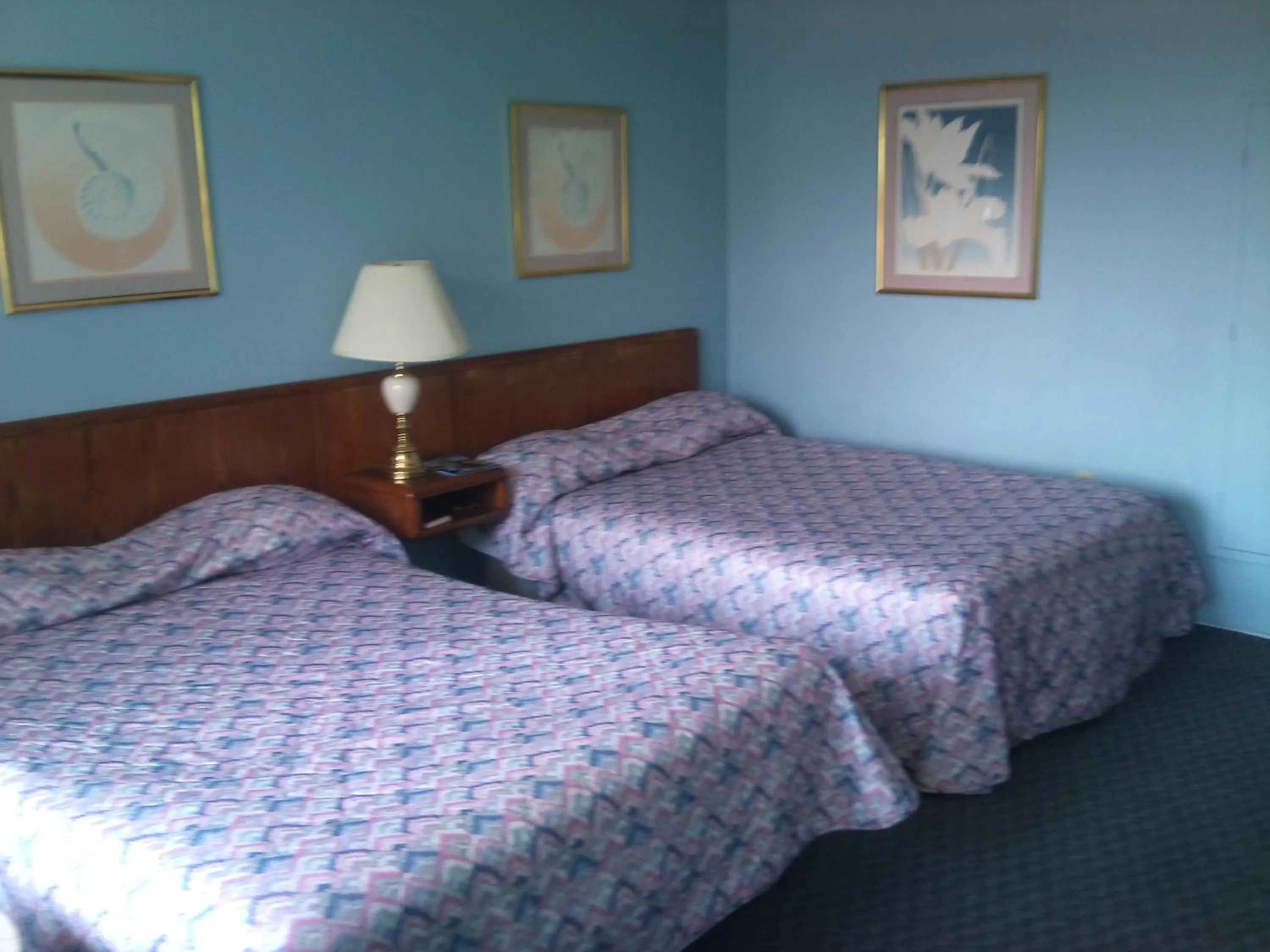 Bedroom, Bed in Rainbow Motor Inn - Fallsview