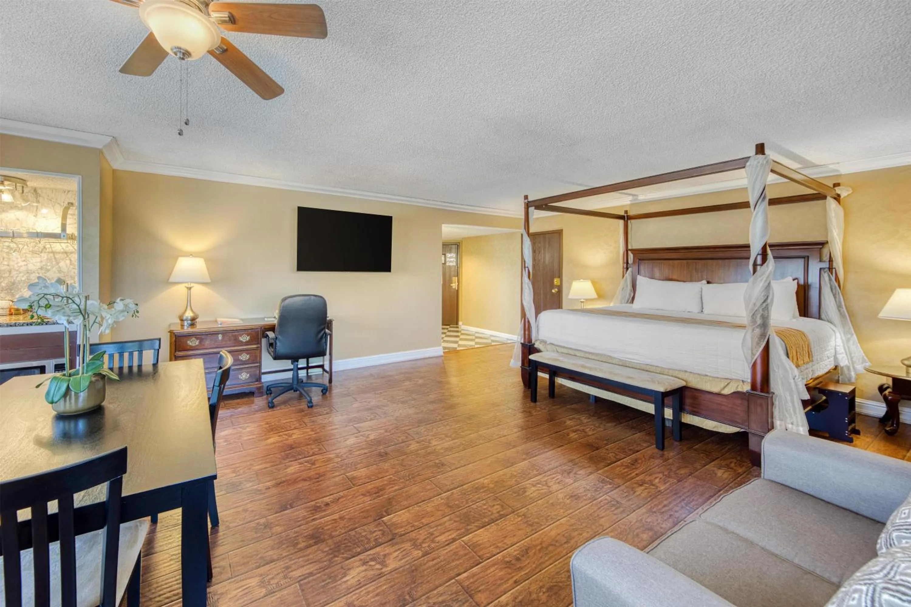 Bedroom, Bed in SureStay Plus Hotel by Best Western Reno Airport