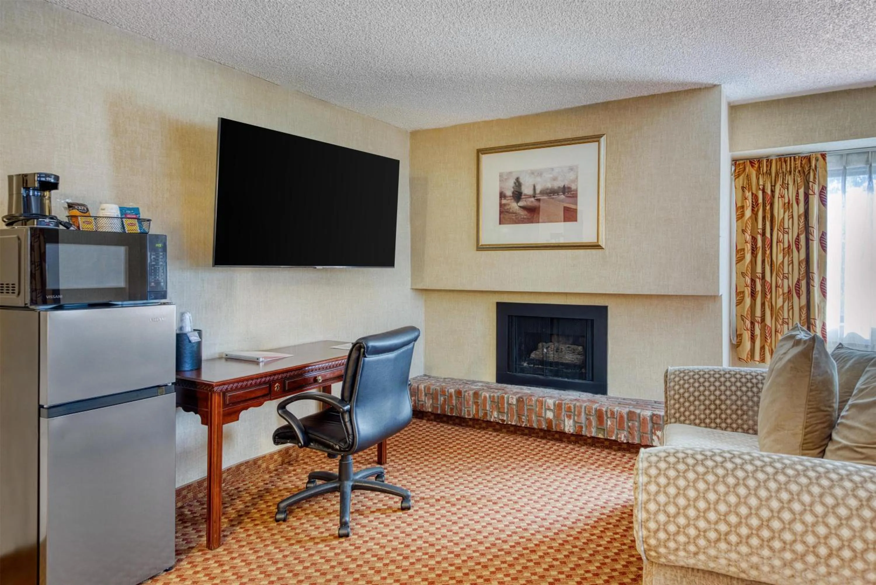 Bedroom in SureStay Plus Hotel by Best Western Reno Airport