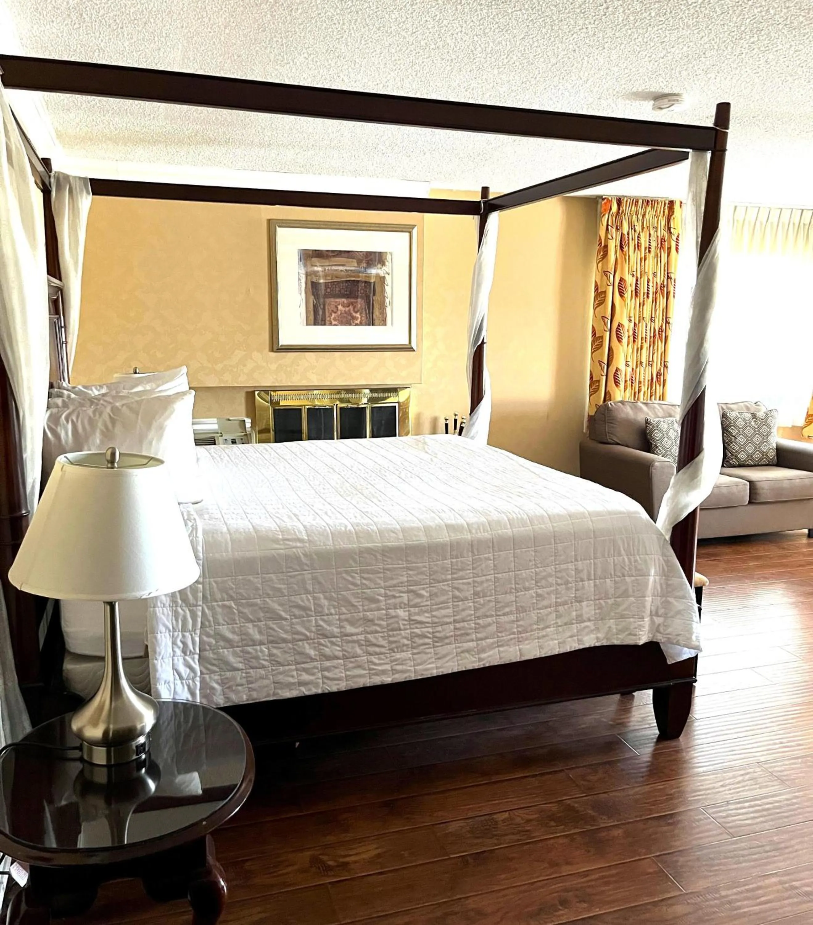 Bedroom, Bed in SureStay Plus Hotel by Best Western Reno Airport