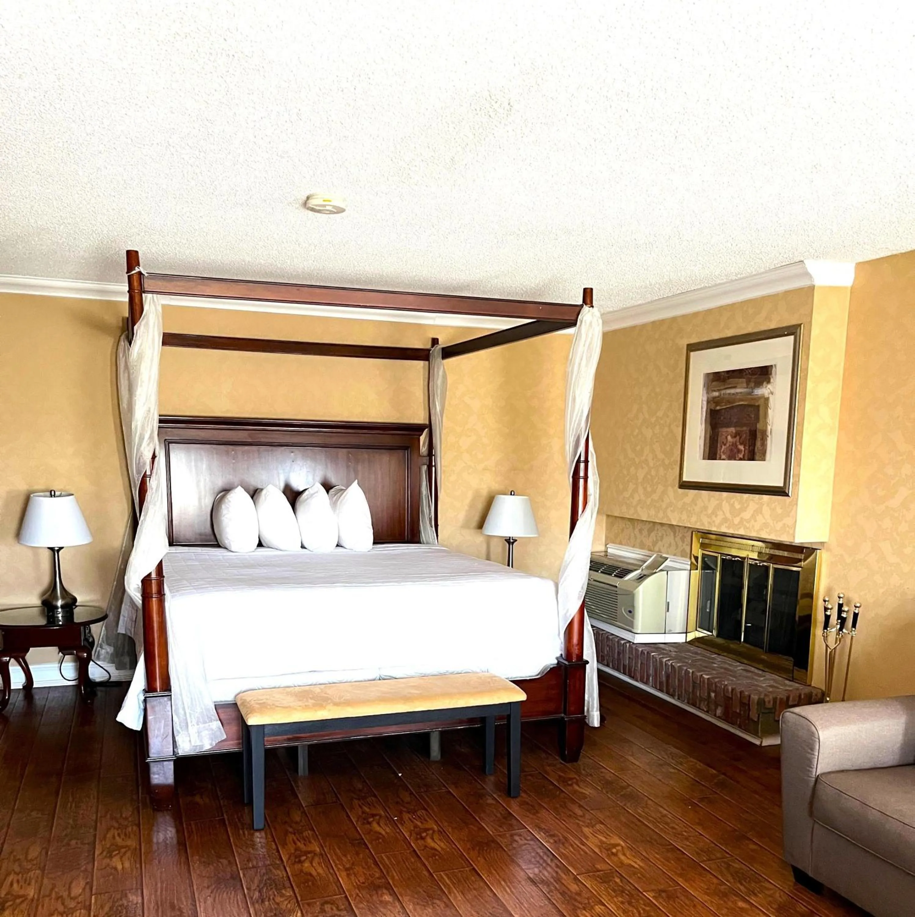 Bedroom, Bed in SureStay Plus Hotel by Best Western Reno Airport