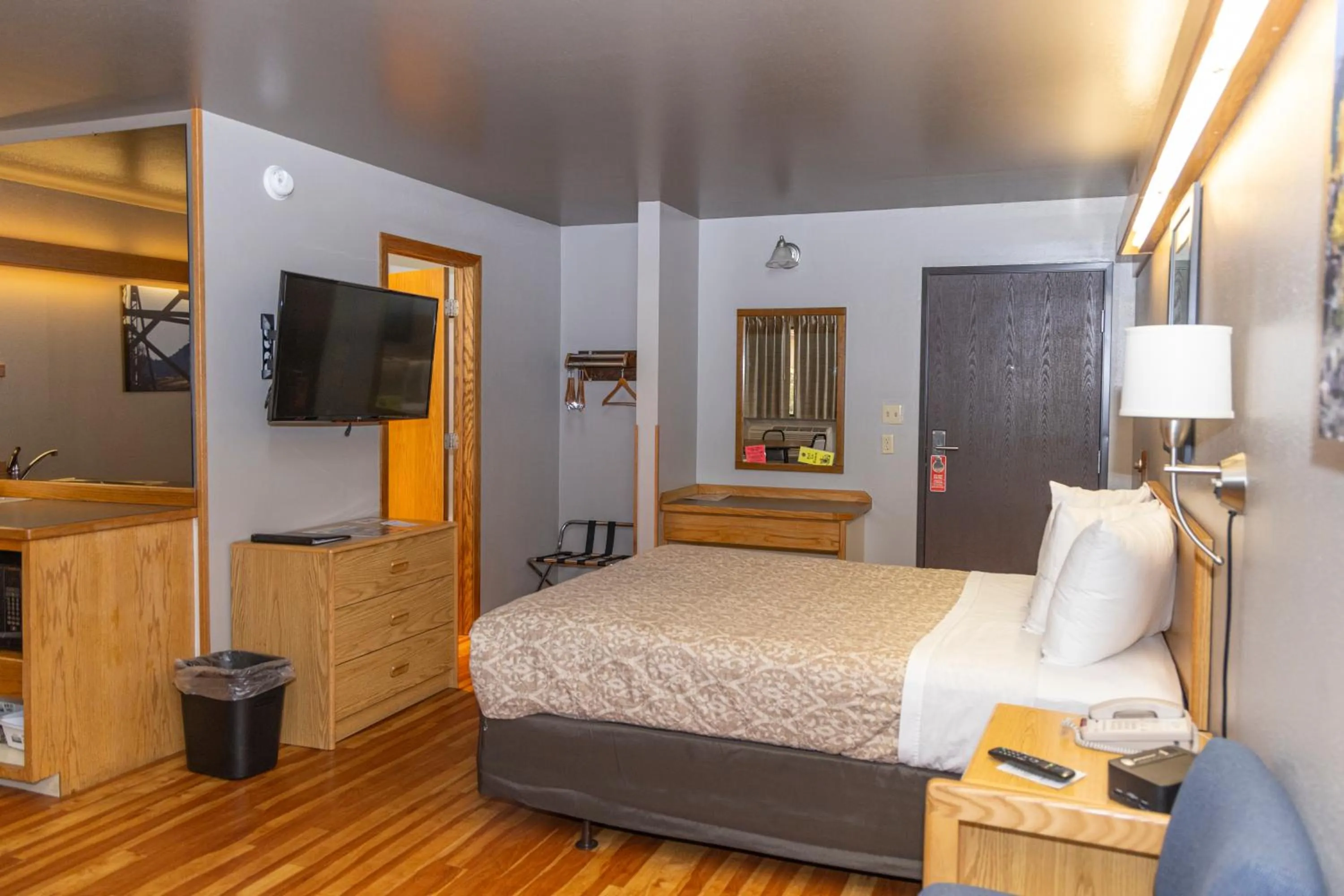 Bedroom, Bed in Rocker Inn