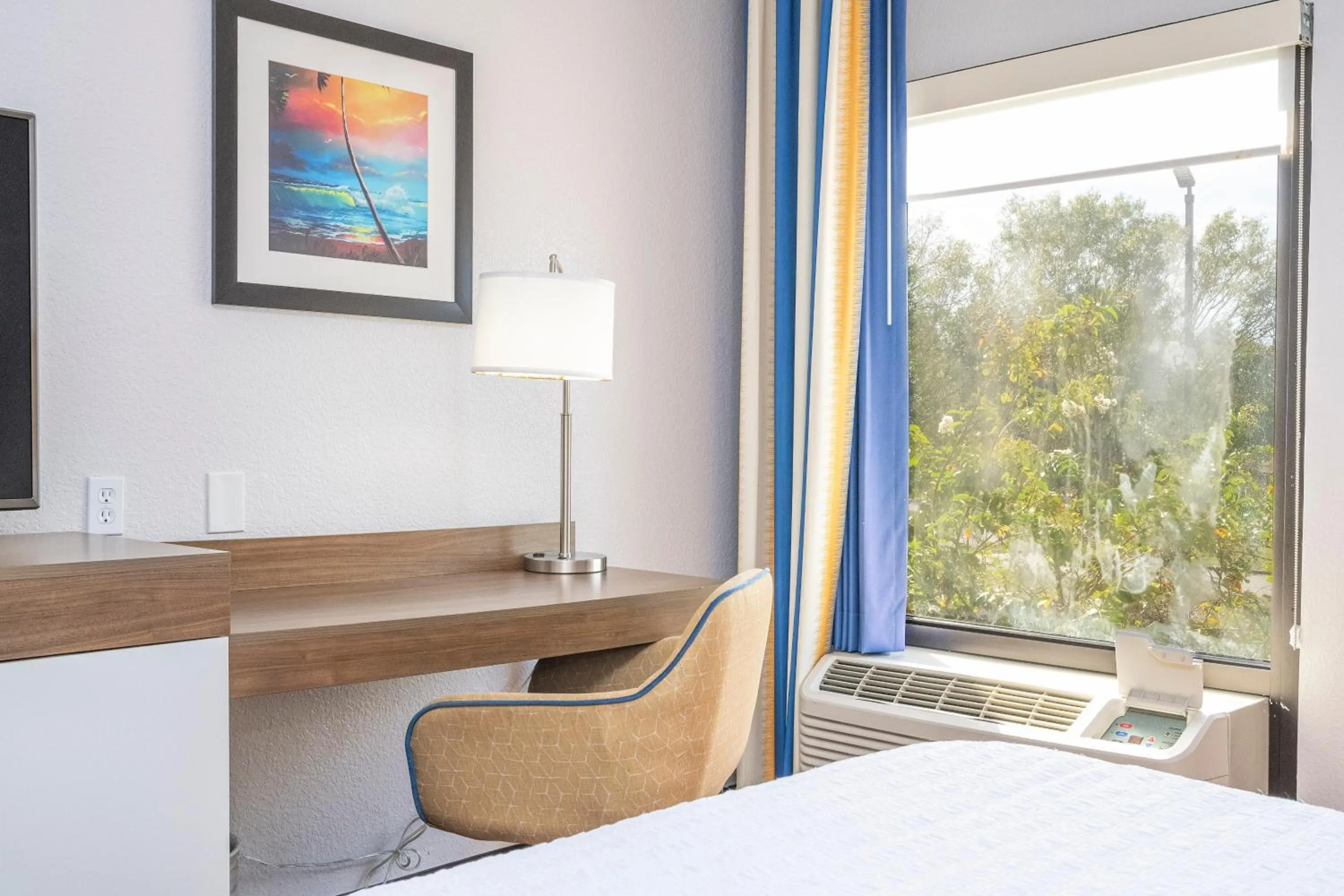 Bedroom, Bed in Hampton Inn by Hilton Spring Hill