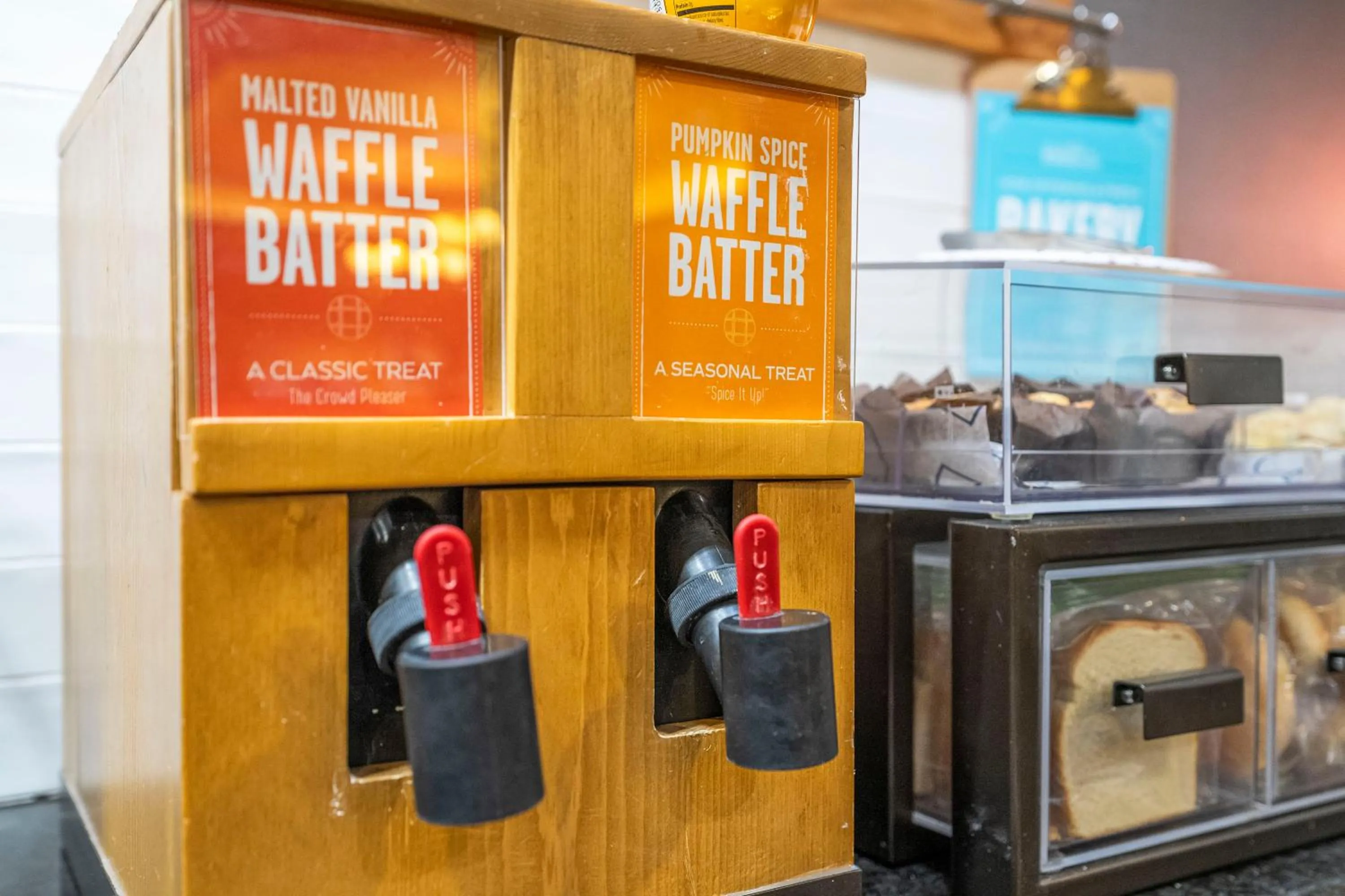 Food and drinks in Hampton Inn by Hilton Spring Hill