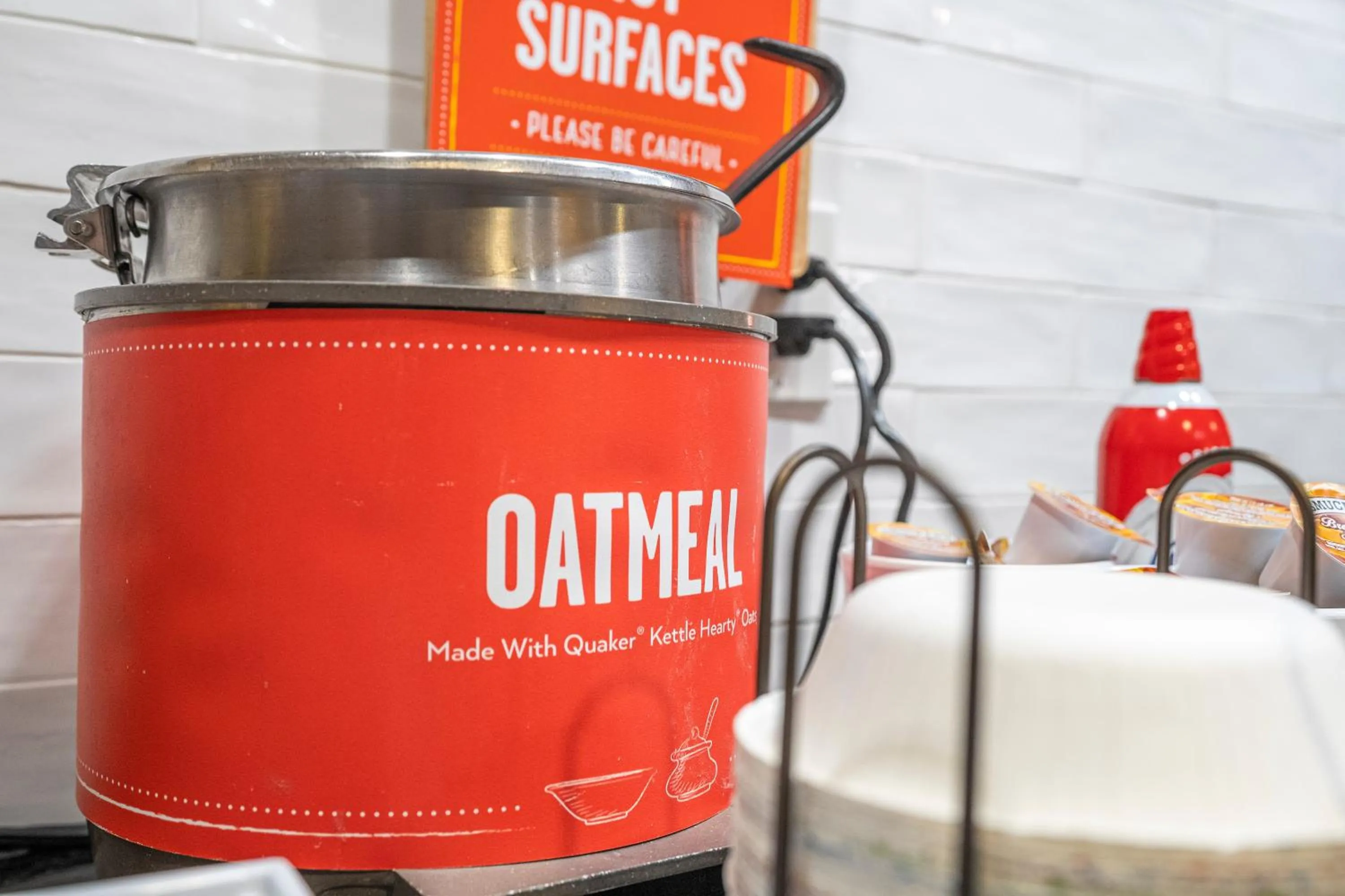 Food and drinks in Hampton Inn by Hilton Spring Hill