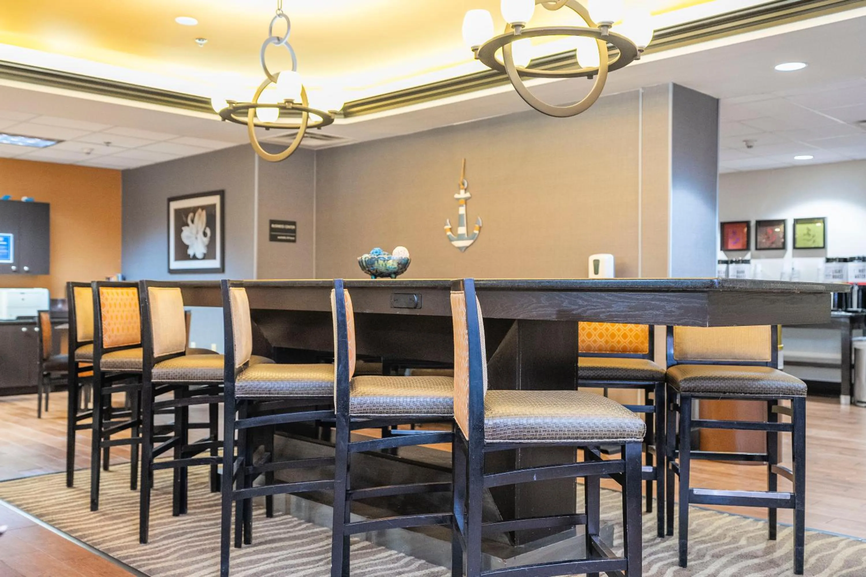 Dining area in Hampton Inn by Hilton Spring Hill